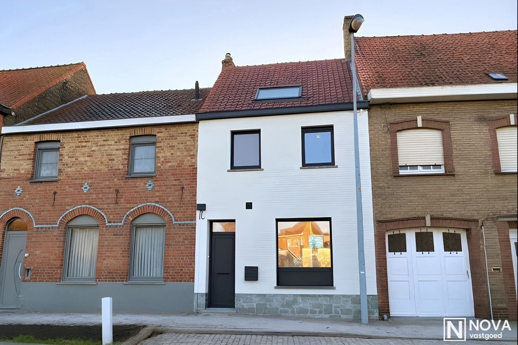 Volledig vernieuwde woning met 3 slaapkamers en tuin. foto 2