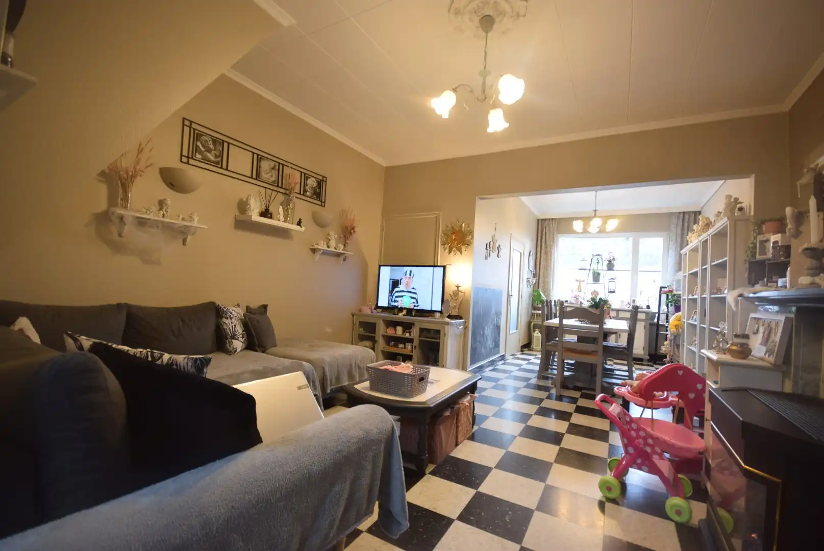 Mooie rijwoning in Ardooie - met achterliggende garage foto 3