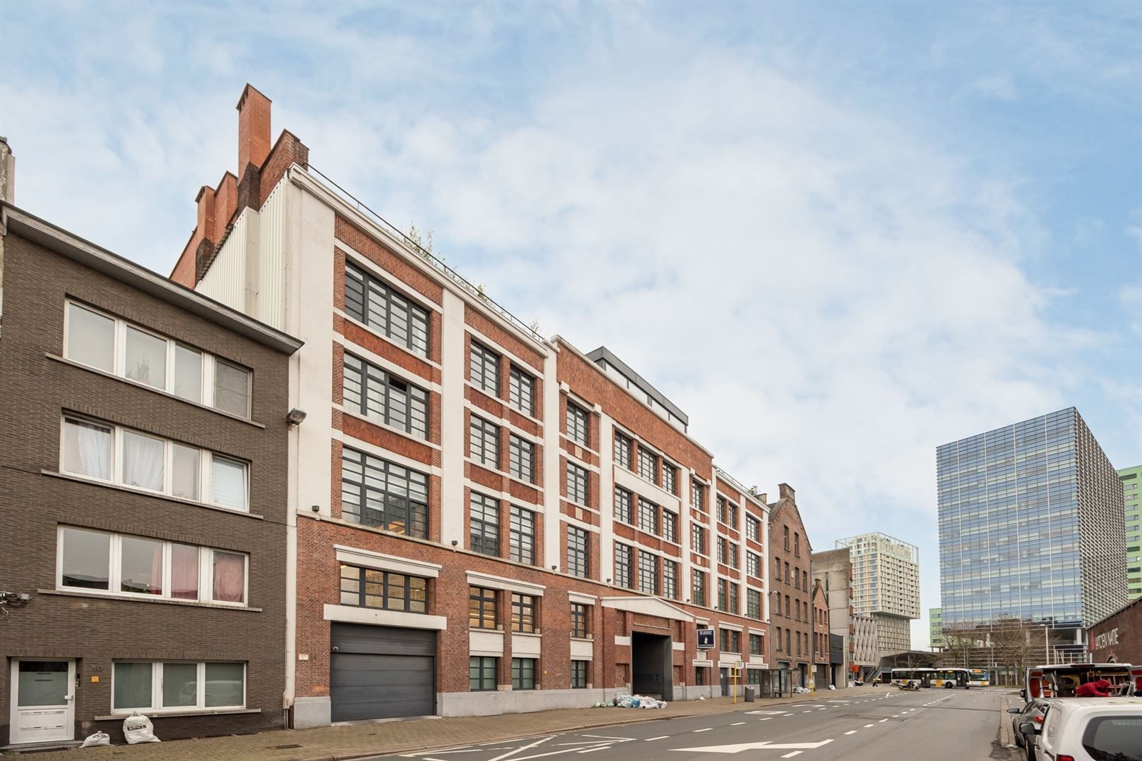 XXL loft met industriële ziel en terras foto 27