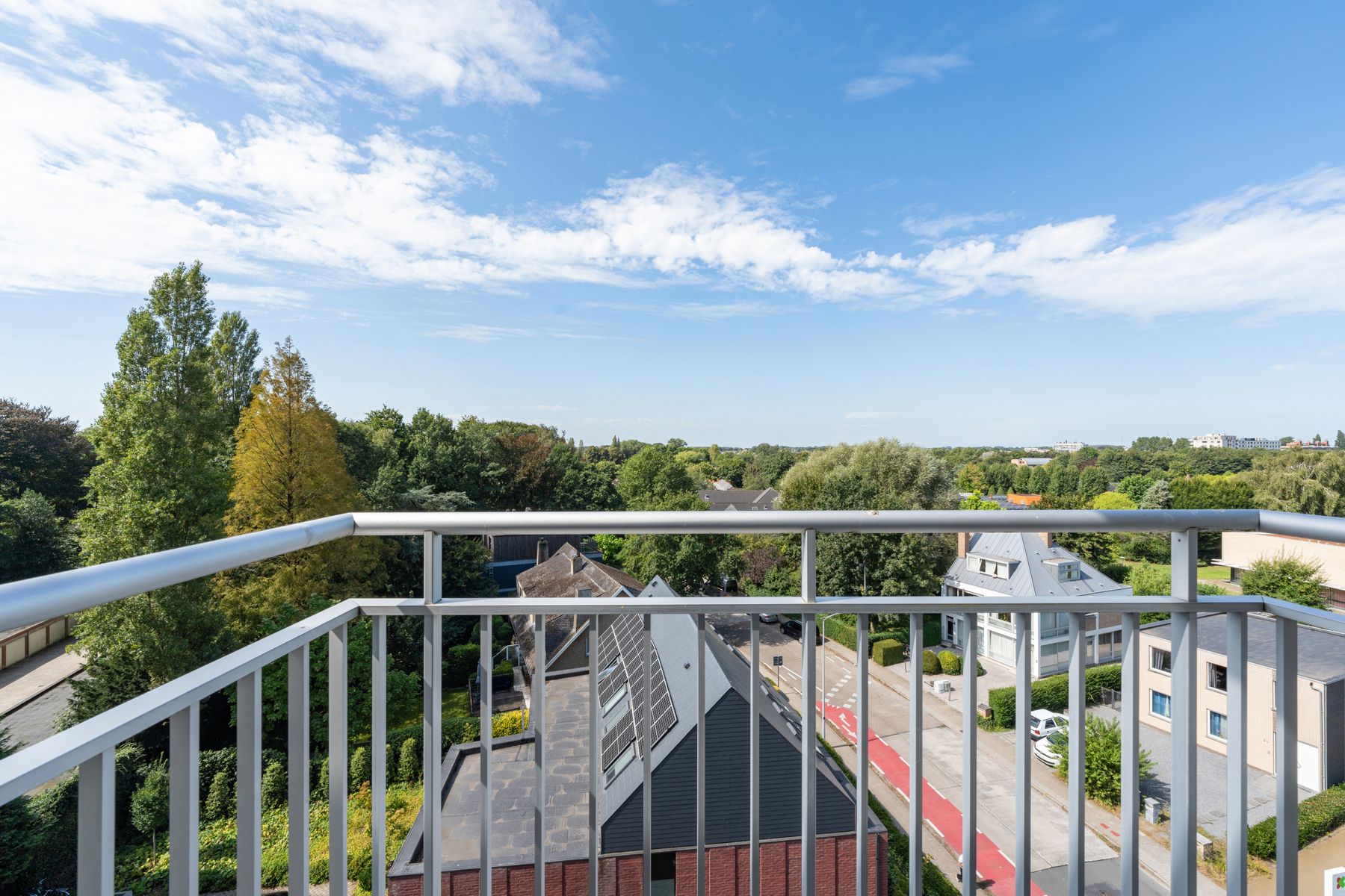 Instapklaar appartement met 3 slpk en uniek zicht over Brugge! foto 8