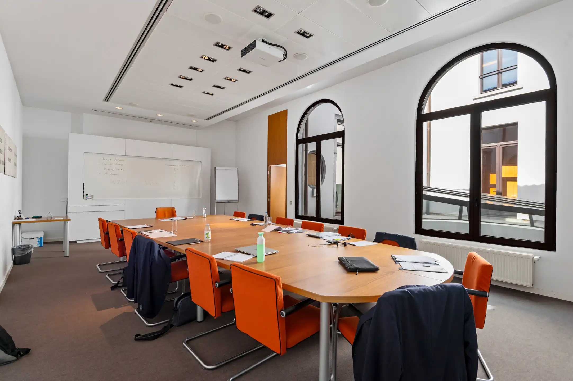 Instapklaar kantoorgebouw in het centrum van Antwerpen!  foto 24