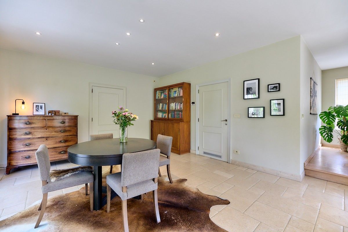 Hedendaags landelijk en rustig wonen in deze opmerkelijke villa met aangelegde tuin. foto 19