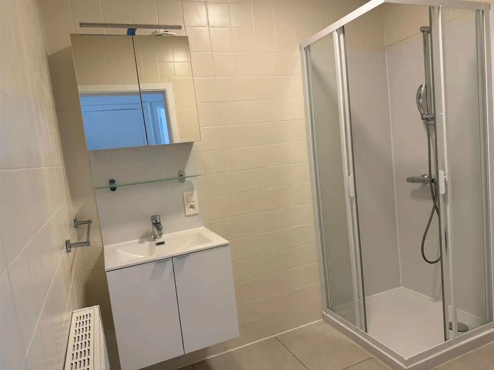 TE HUUR: Vernieuwd appartement met 2 slaapkamers te Beringen! foto 11