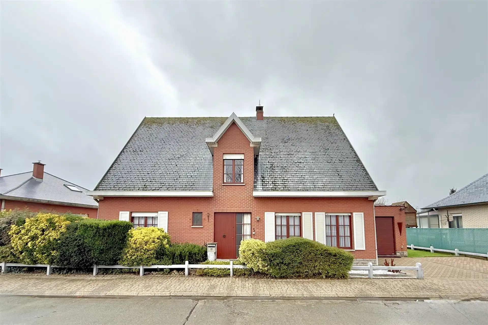 Ruime op te frissen woning in het centrum foto 28