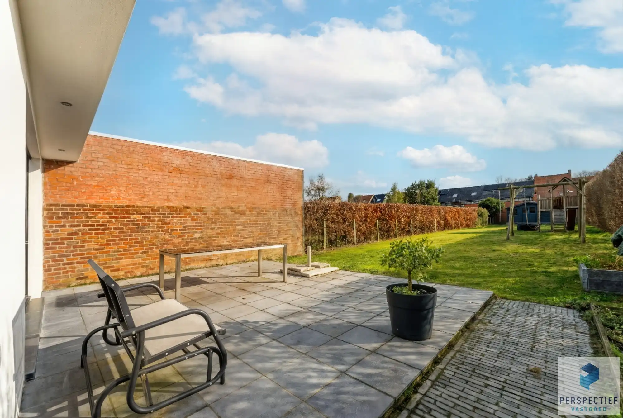 Ruime gerenoveerde woning met 4 slpk, grote tuin en garage foto 20