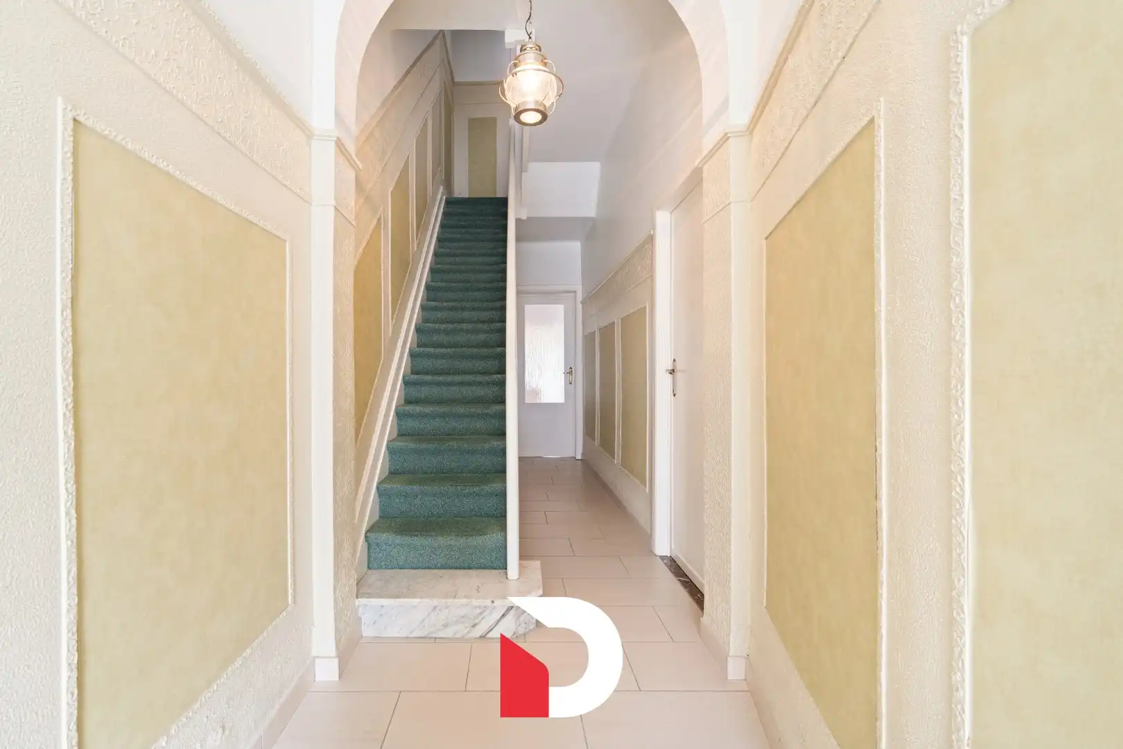 Riante burgerwoning te Kristus-Koning met 4 slk tuin en garagebox foto 14