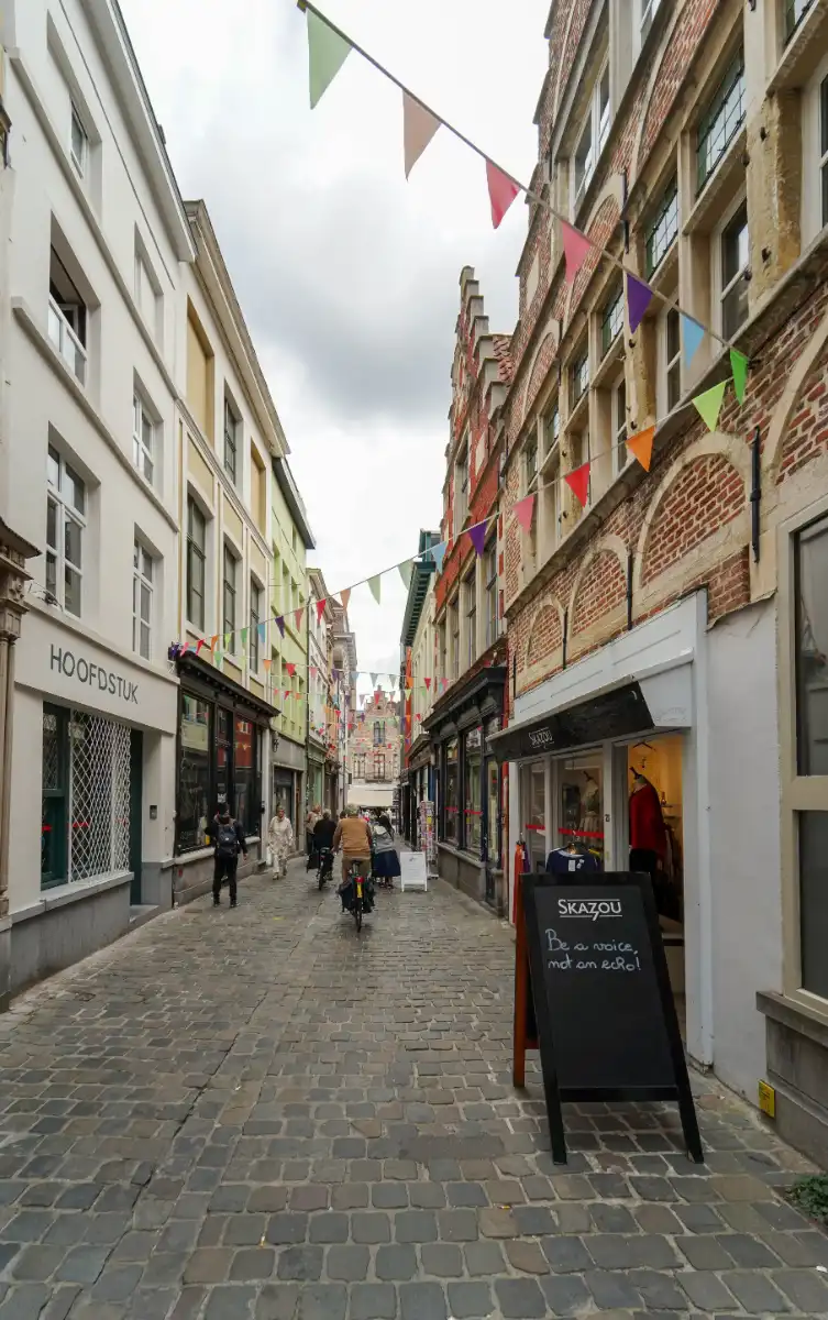 Gerenoveerd handelspand vlakbij Vrijdagsmarkt foto 22