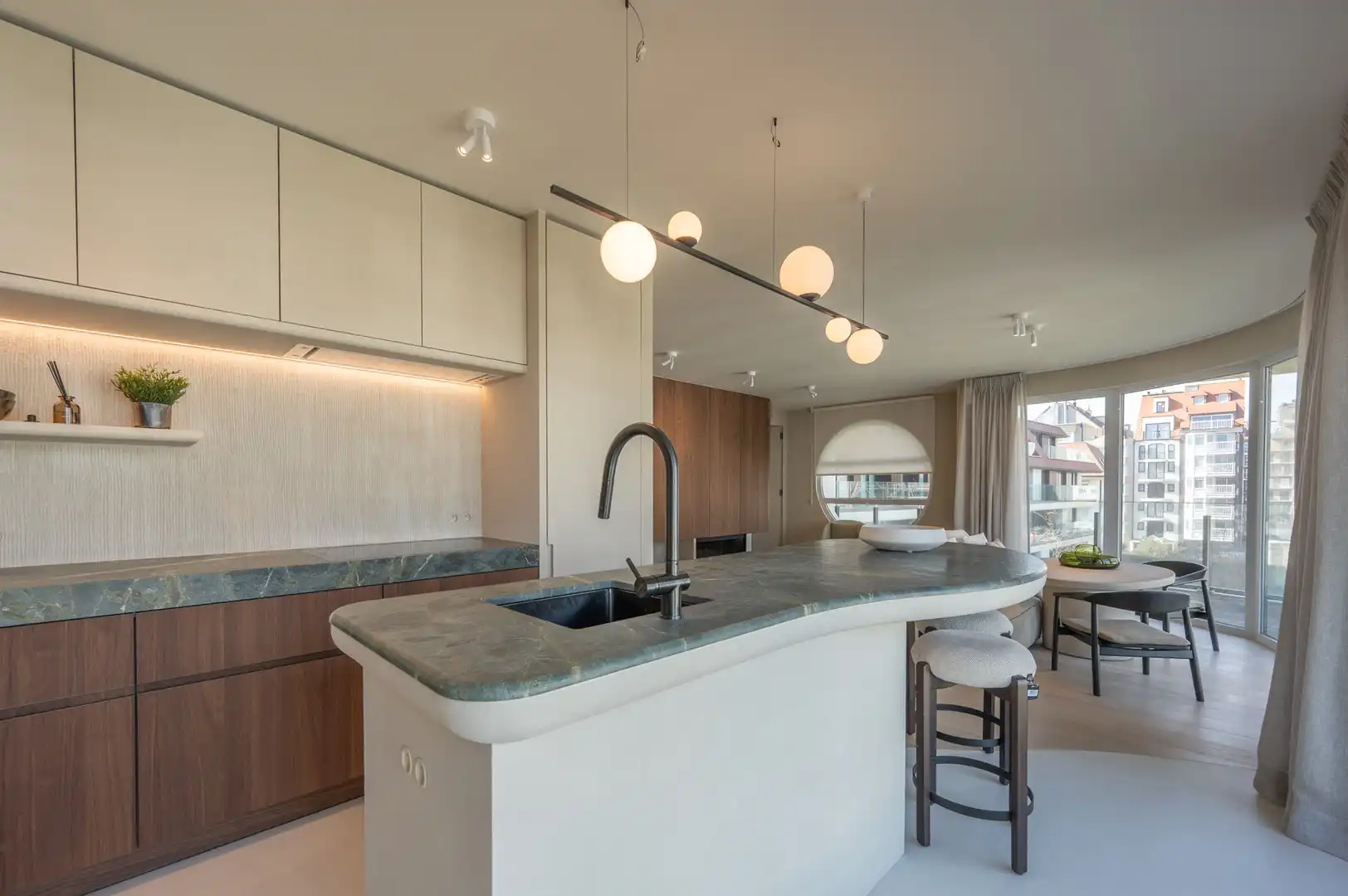 Instapklaar appartement met frontaal zeezicht in het Zoute. foto 16