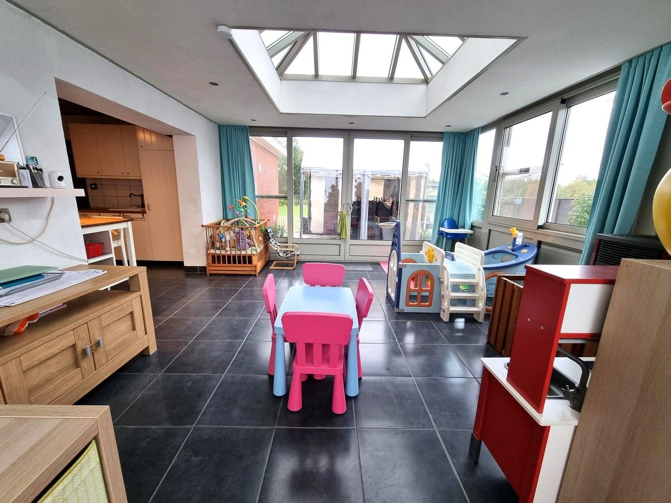 Ruime gezinswoning 4slks – ideaal voor groot gezin of combi zelfstandige activiteit. foto 3