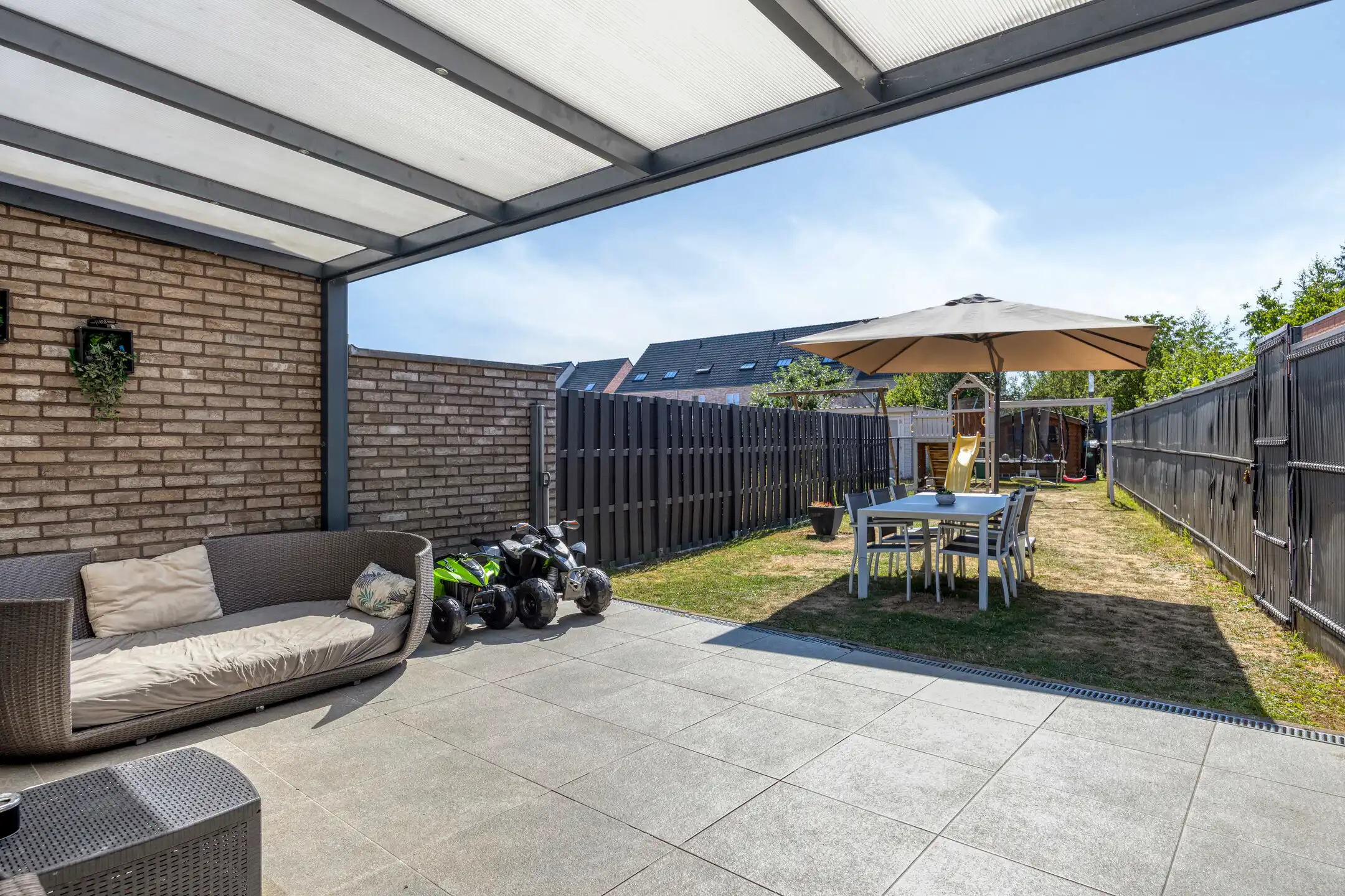 Ruime gezinswoning van 215 m² met vier à vijf slaapkamers en tuin foto 23