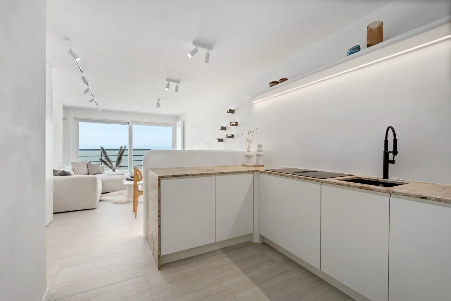 Prachtig appartement met een panoramisch uitzicht op zee foto {{pictureIndex}}