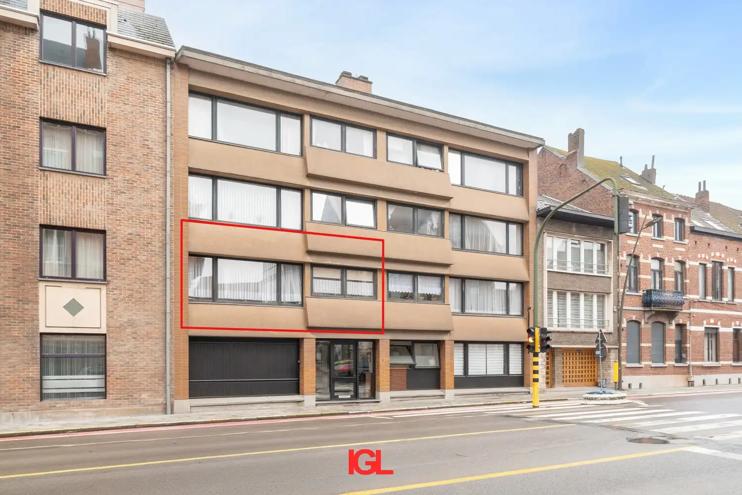 Ruim 3-kamer appartement met garage nabij het centrum van Halle foto 2