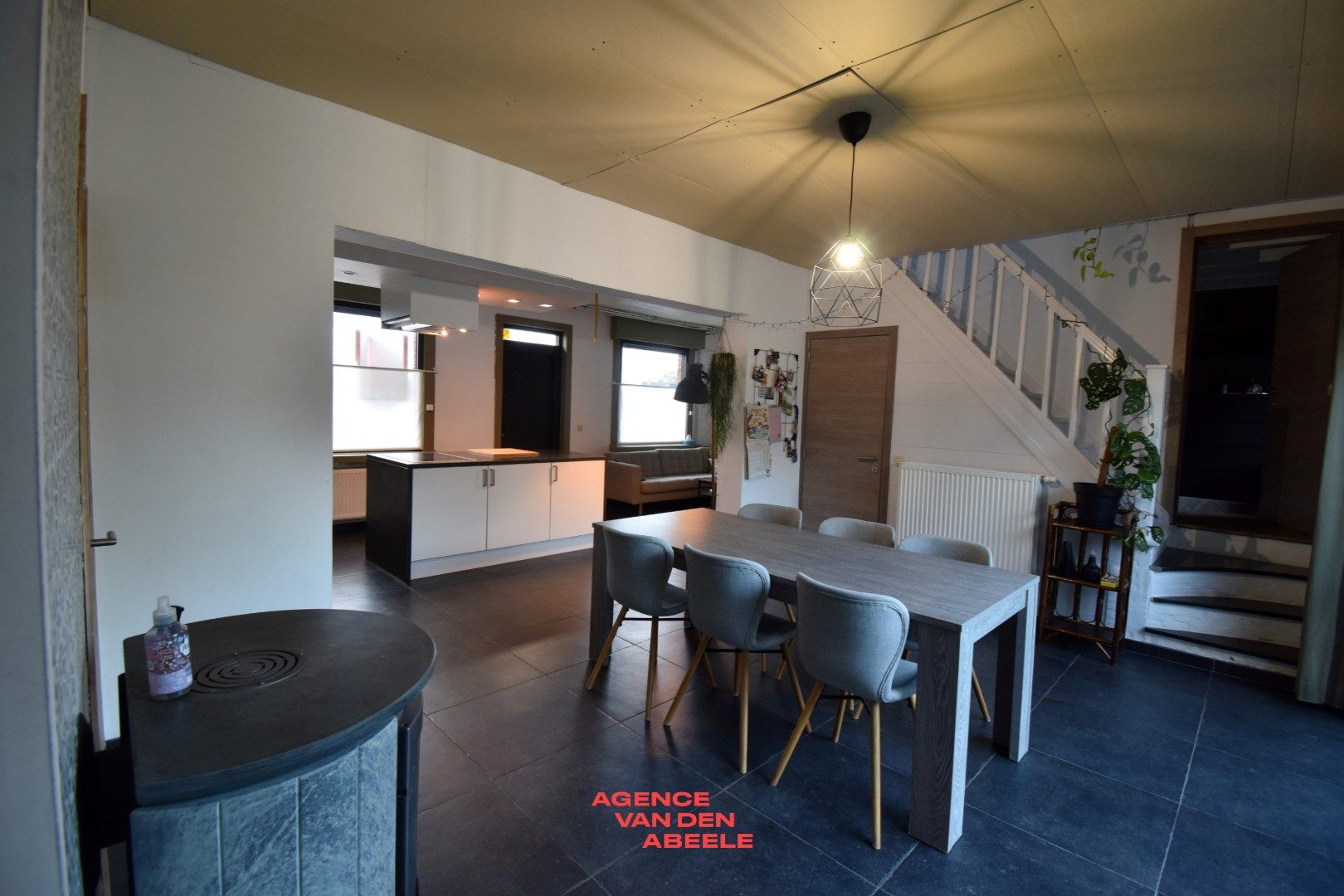 Charmante half-open bebouwing met 4 slaapkamers en tuin foto 8