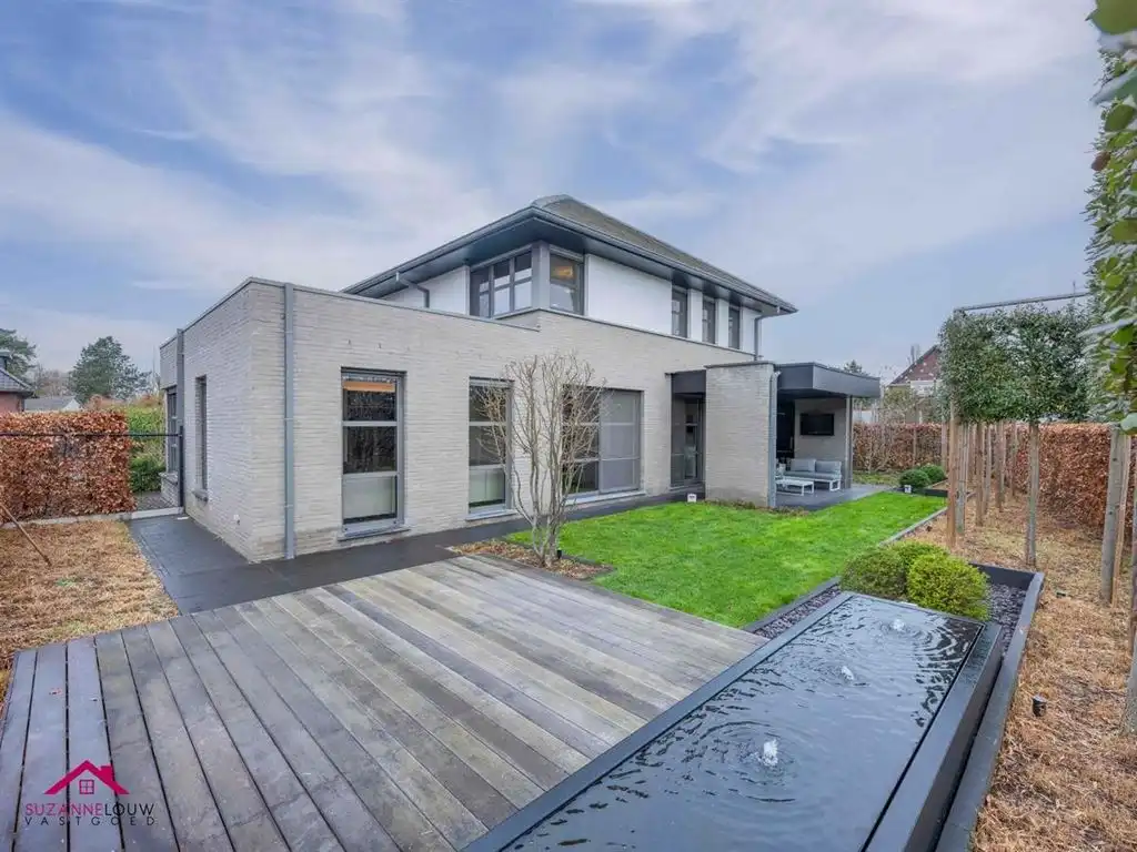 Vrijstaande woning in hedendaagse stijl foto 9