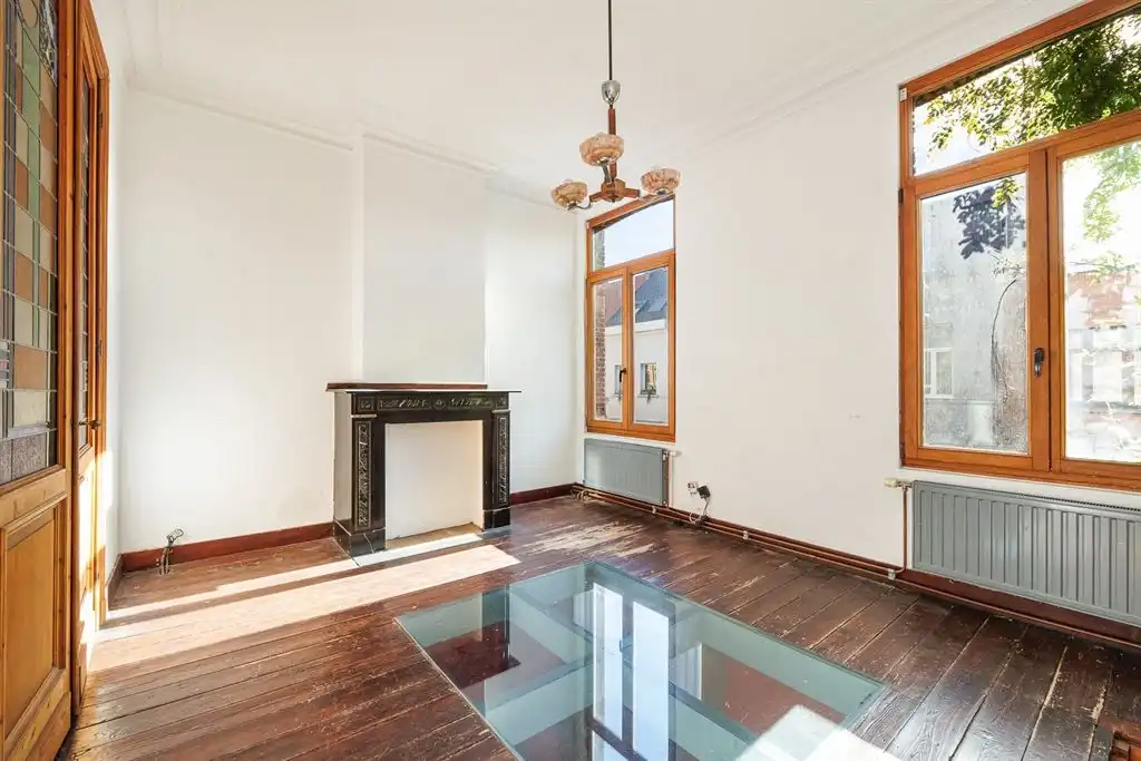 Uitzonderlijke woning met bijzonder magazijn foto 14