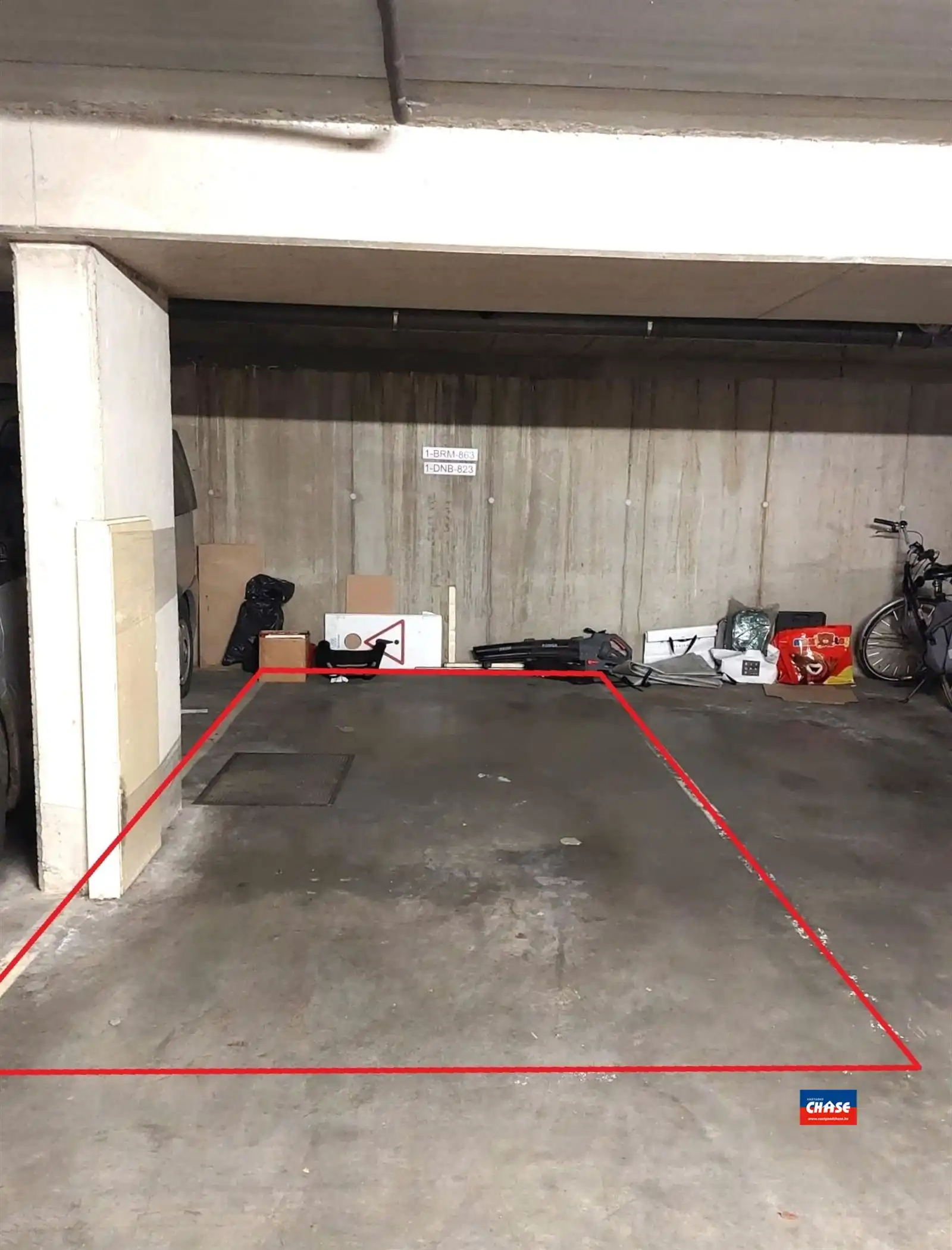 Autostaanplaats te koop!  foto {{pictureIndex}}