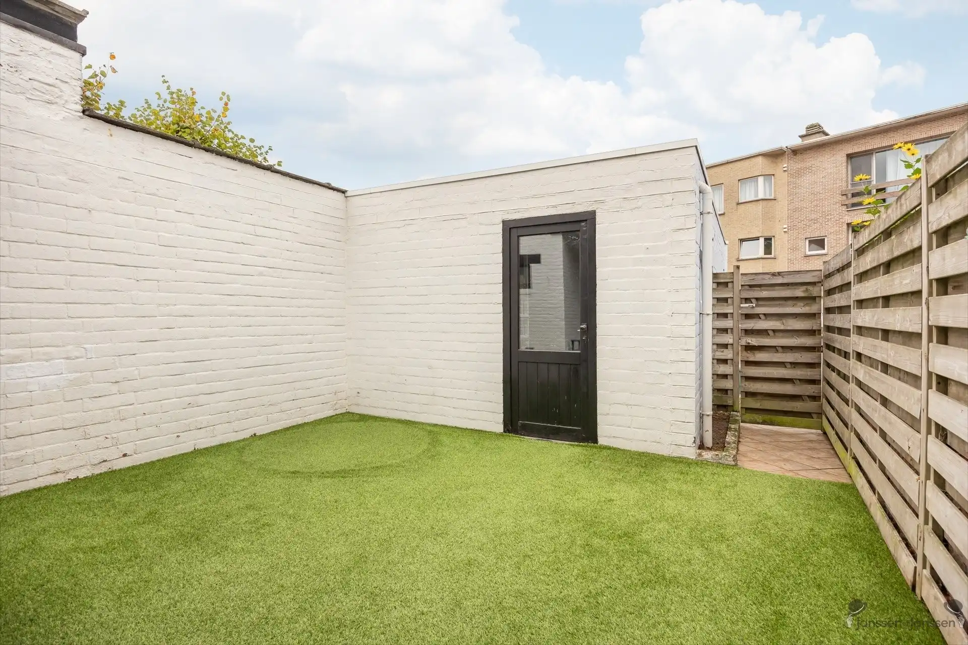 Authentieke, instapklare woning met vernieuwde designkeuken, 4 slaapkamers en garage in hartje Brasschaat foto 24