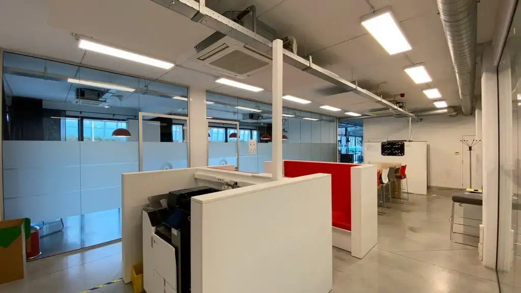 Kantoor met opslagruimte te huur in Burcht foto 8