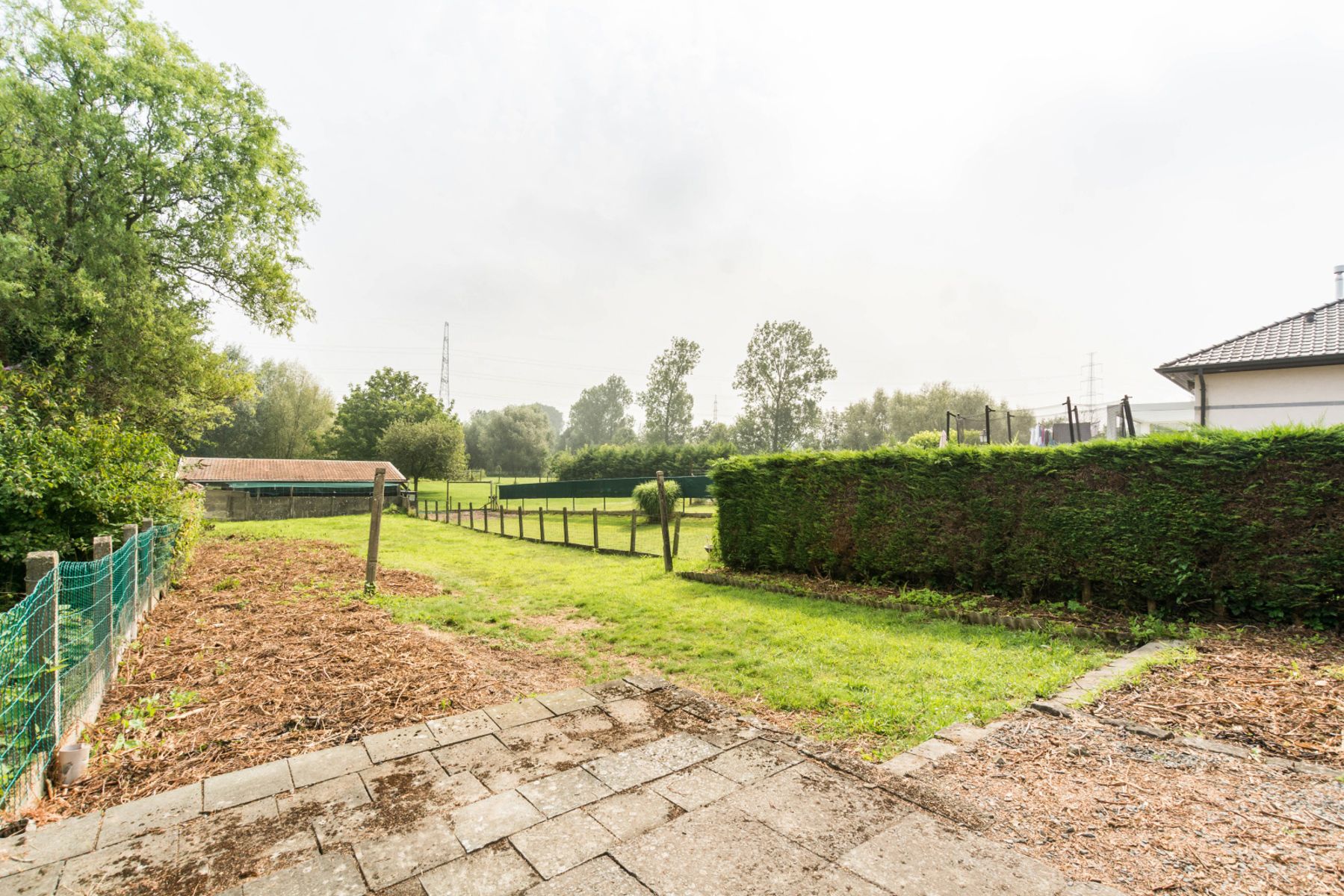 Degelijke, maar nog te moderniseren woning met garage & tuin foto 7