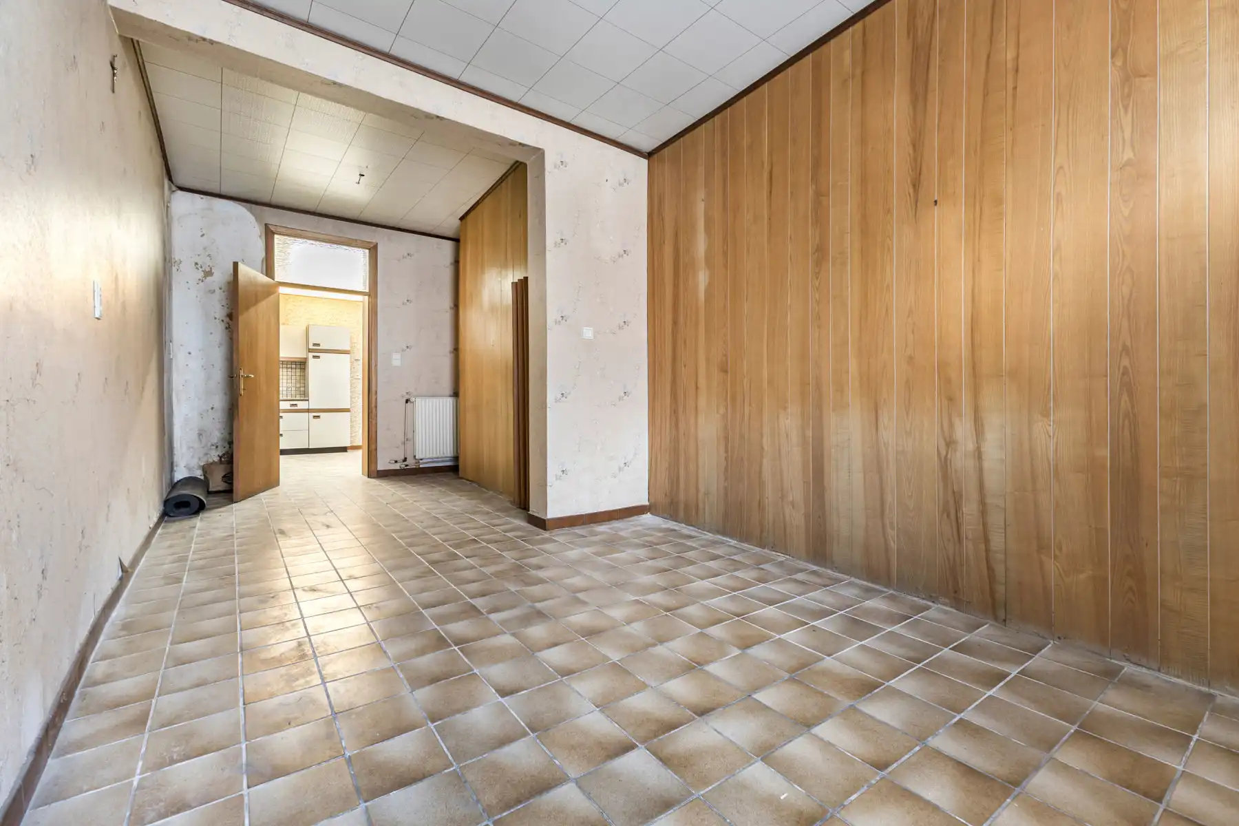 Te renoveren woning met 2 slaapkamers, zolder en tuin foto 4