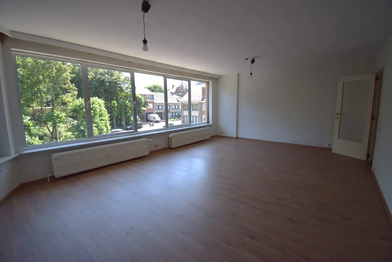 Appartement 2 slaapkamers met terras, kelder en autostaanplaats foto 2