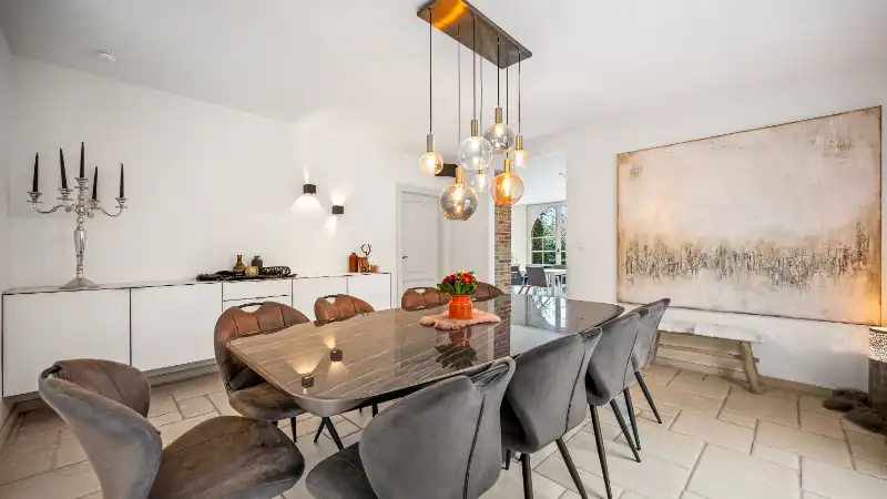 Ruime villa van 336m² op 1 hectare 45 are met vijver foto 9