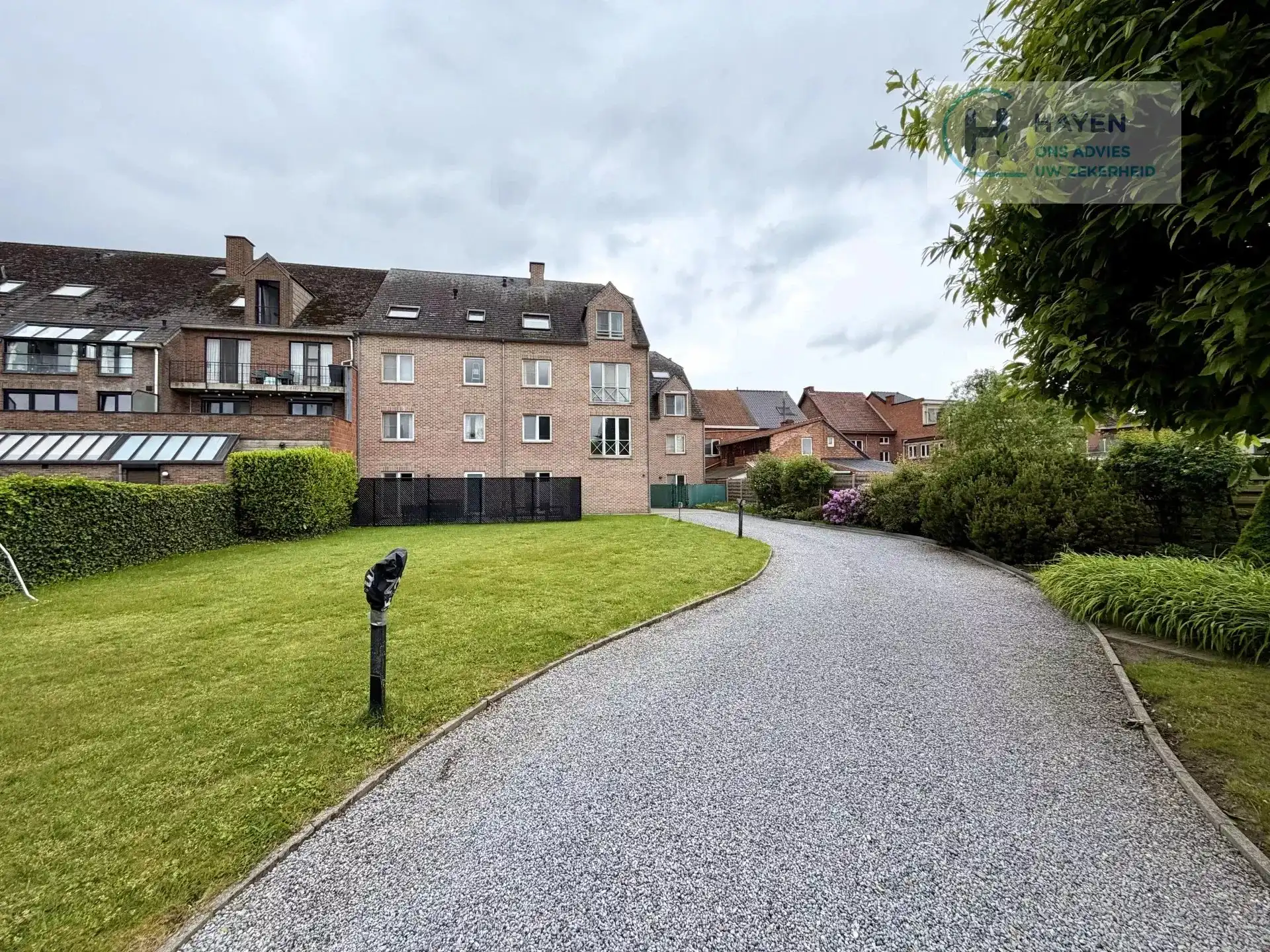 Instapklaar appartement met 2 slaapkamers en bovengrondse garage in hartje Kermt foto 18