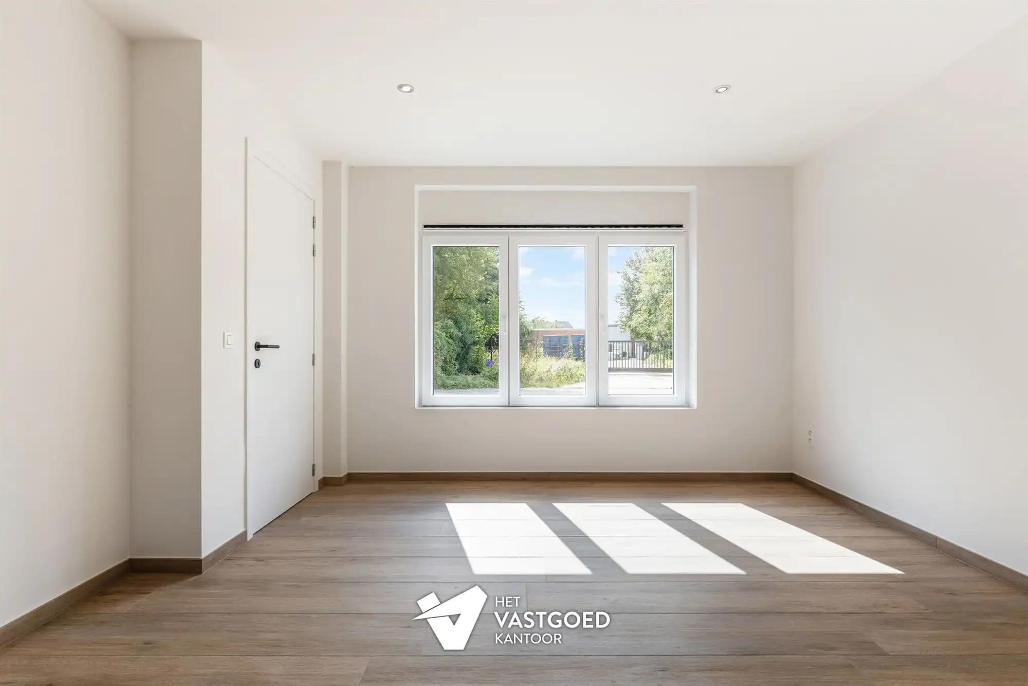 KWALITATIEF GERENOVEERDE WONING VLAKBIJ CENTRUM foto 3