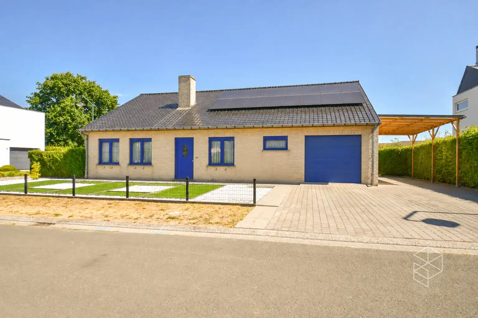 UITSTEKEND GELEGEN WONING (BJ2006) met 3 SLPK en TUIN foto 2