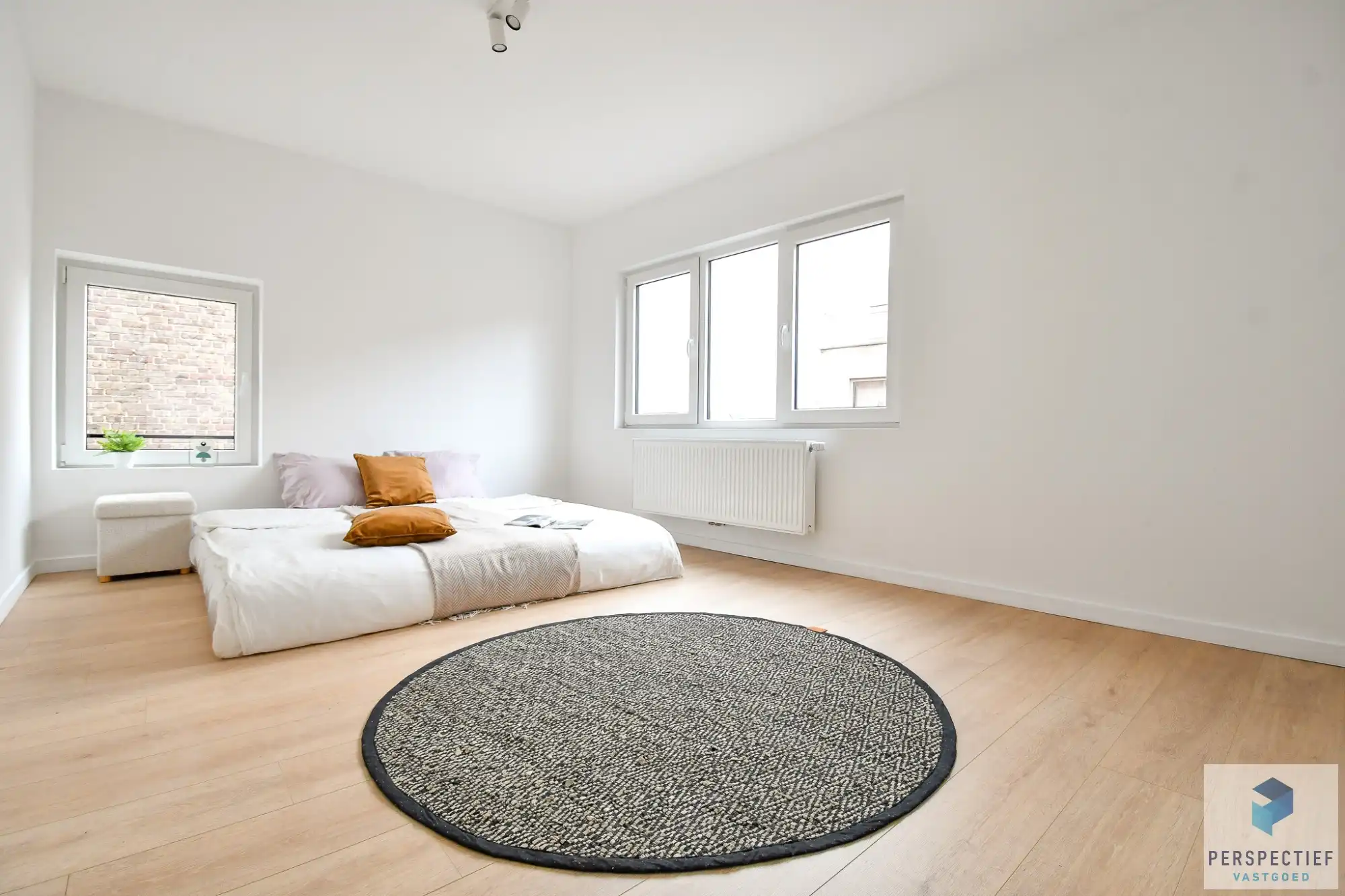 GERENOVEERDE woning met 3 slaapkamers en ZONGERICHTE tuin met uitweg en GARAGE foto 13