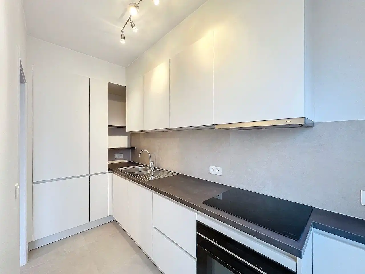 Instapklaar appartement met centrale ligging nabij het station in Heist foto 7