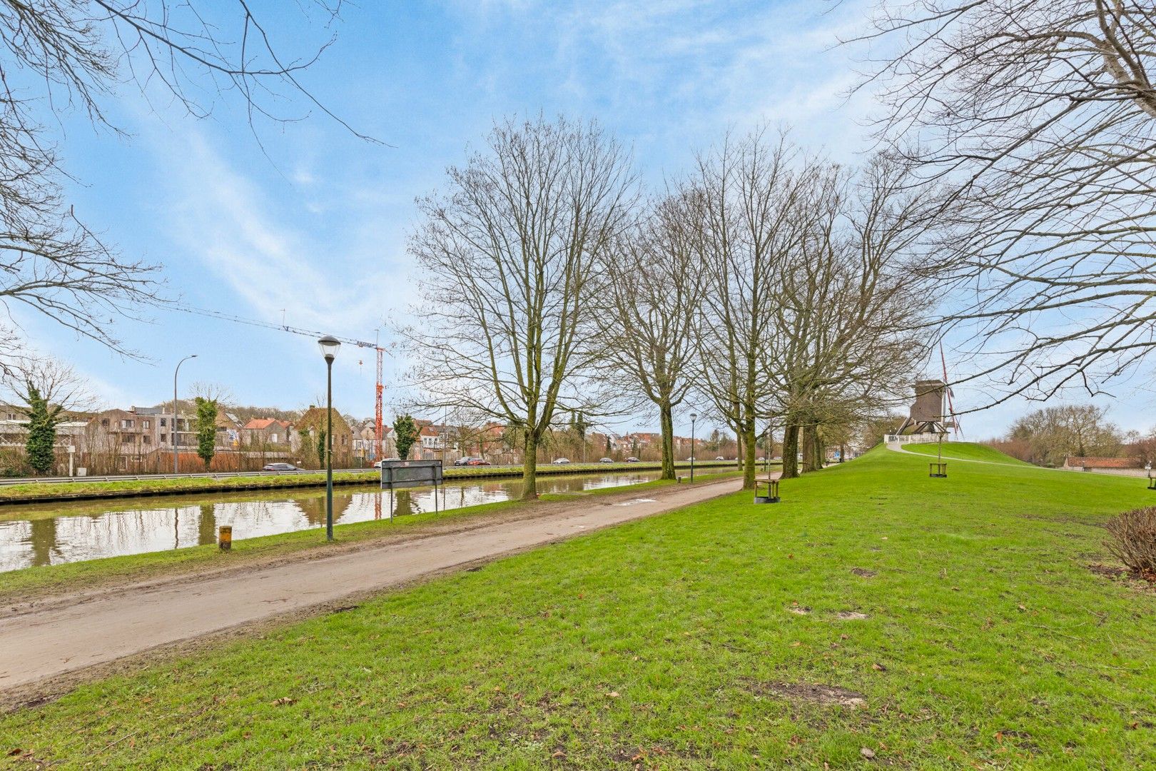 Charmante stadswoning met tuin pal aan de Kruisvest foto 14