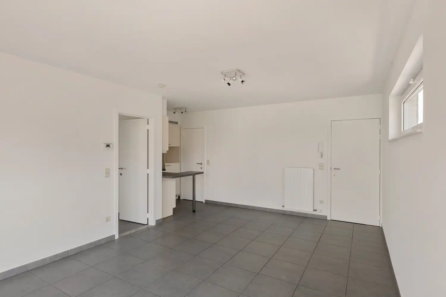 TE KOOP | Instapklaar appartement nabij het station van Geel. foto 7