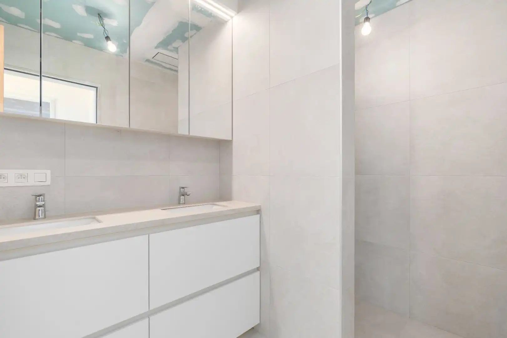 GELIJKVLOERS NIEUWBOUWAPPARTEMENT OP 200 METER VAN DE ZEEDIJK foto 10