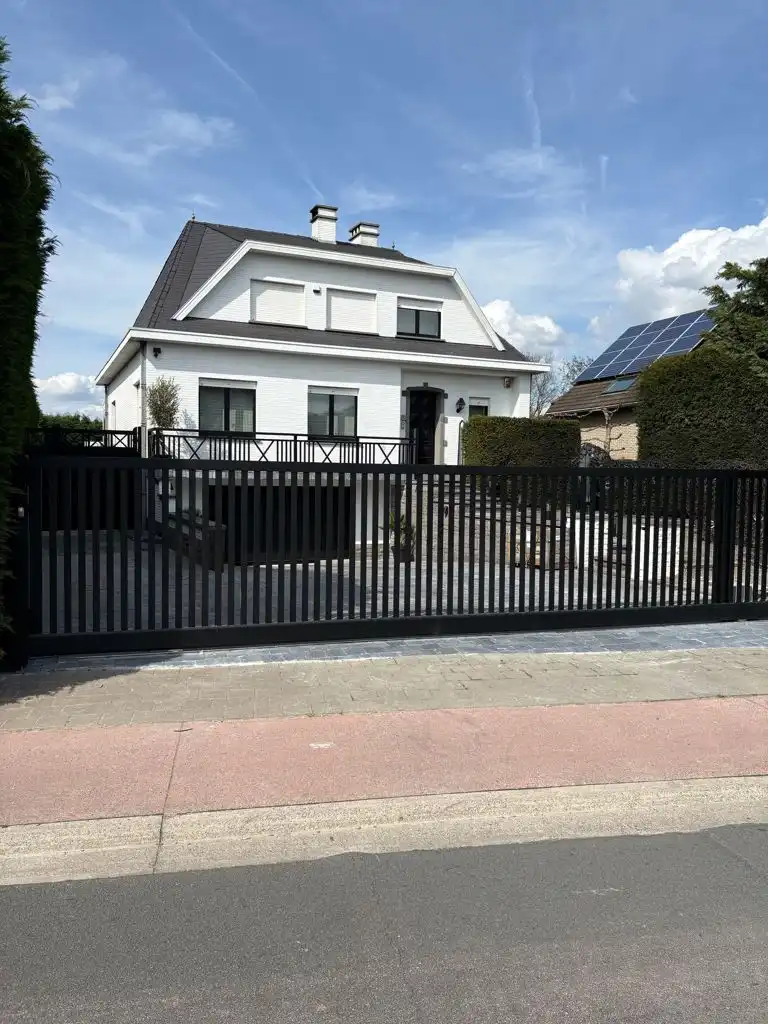 Knappe villa op 22a met bijgebouw foto 27