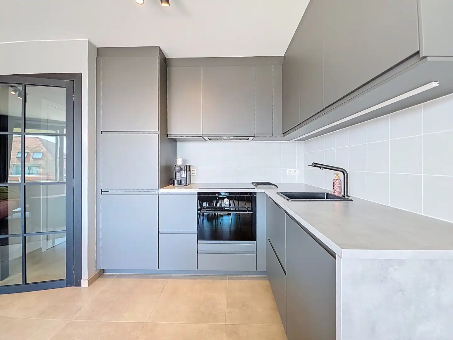 Ruim hoekappartement met uitzicht op zee en duinen foto 5