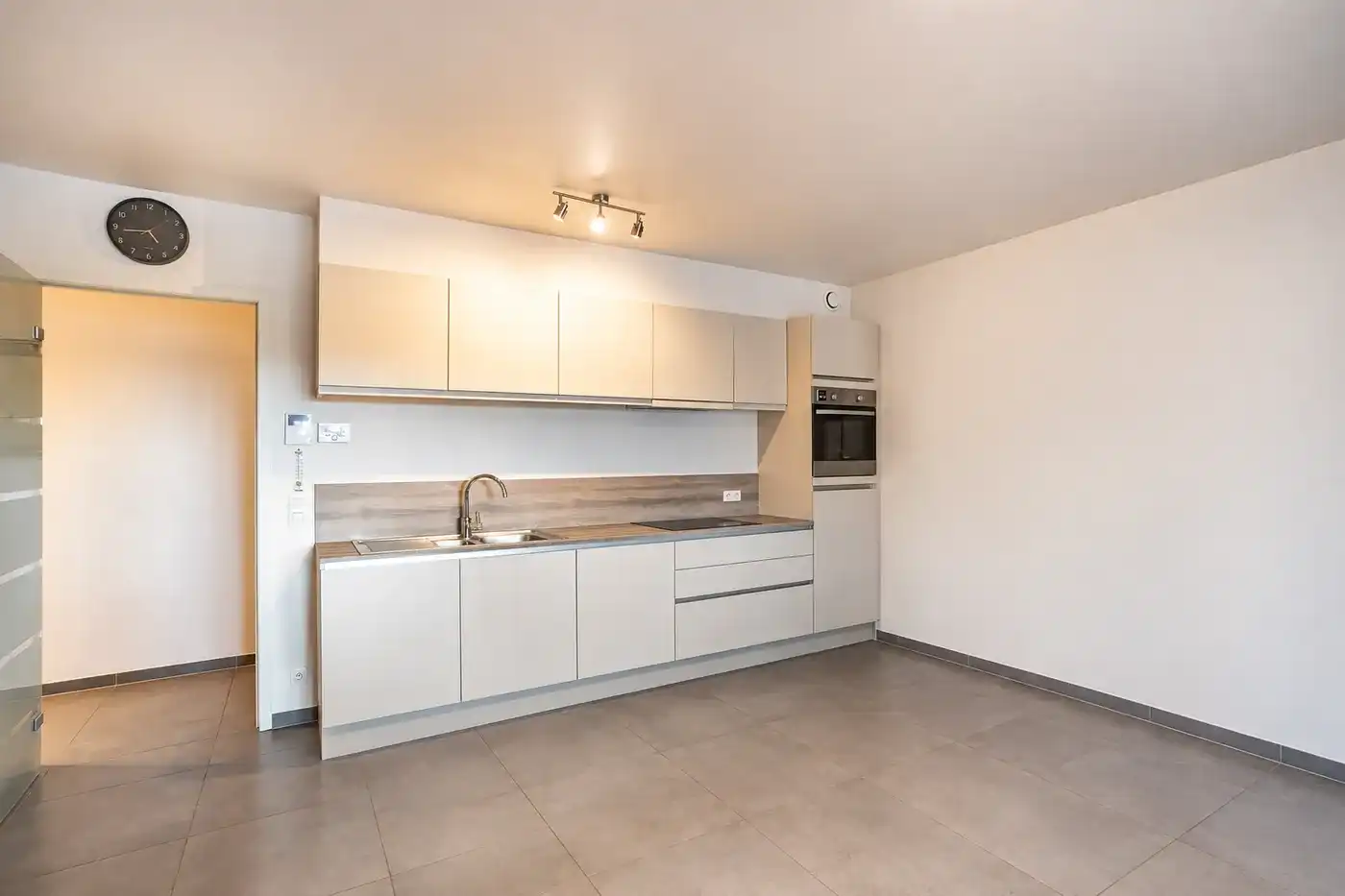 Modern appartement met 2 slaapkamers en autostaanplaats in Zwevegem foto 7