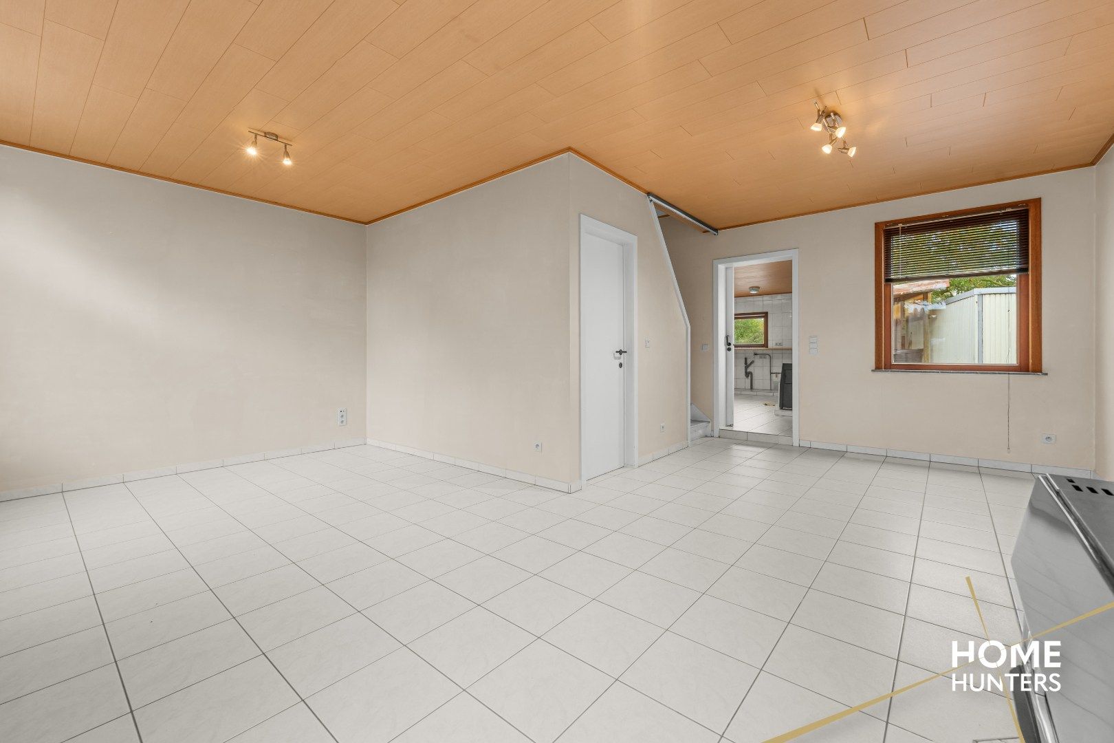 Halfopen gezinswoning met 3 slpks, carport en diepe tuin in Dikkebus foto 3