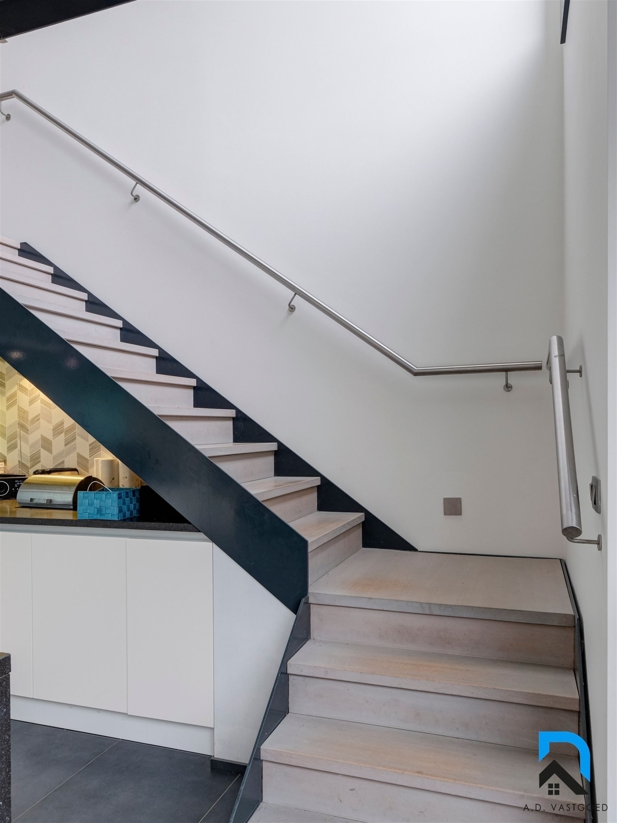 Bijzonder mooi gerenoveerde woning voorzien van 5 slaapkamers foto 12