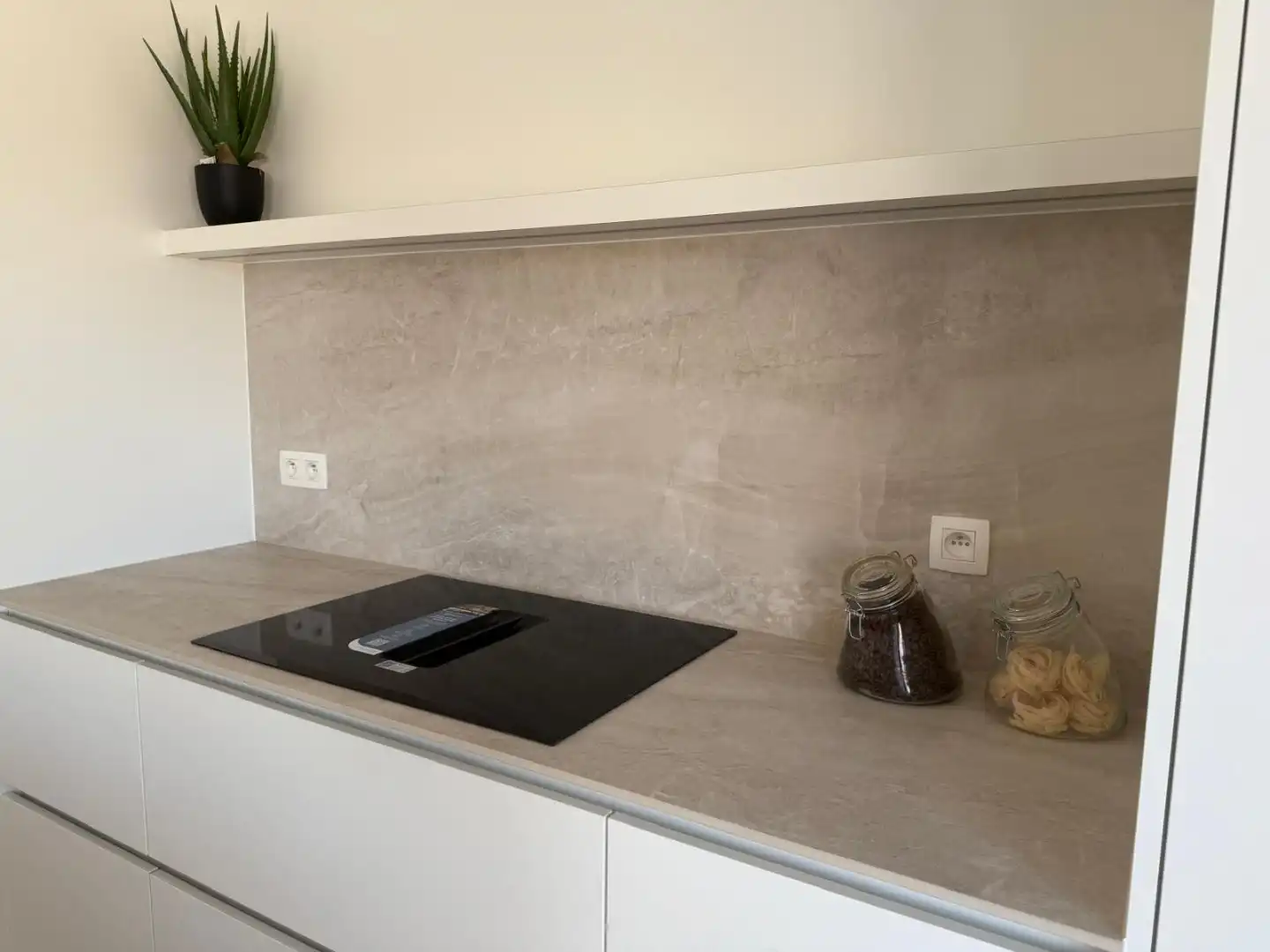 Instapklare nieuwbouwwoning in rustige recente woonwijk foto 8