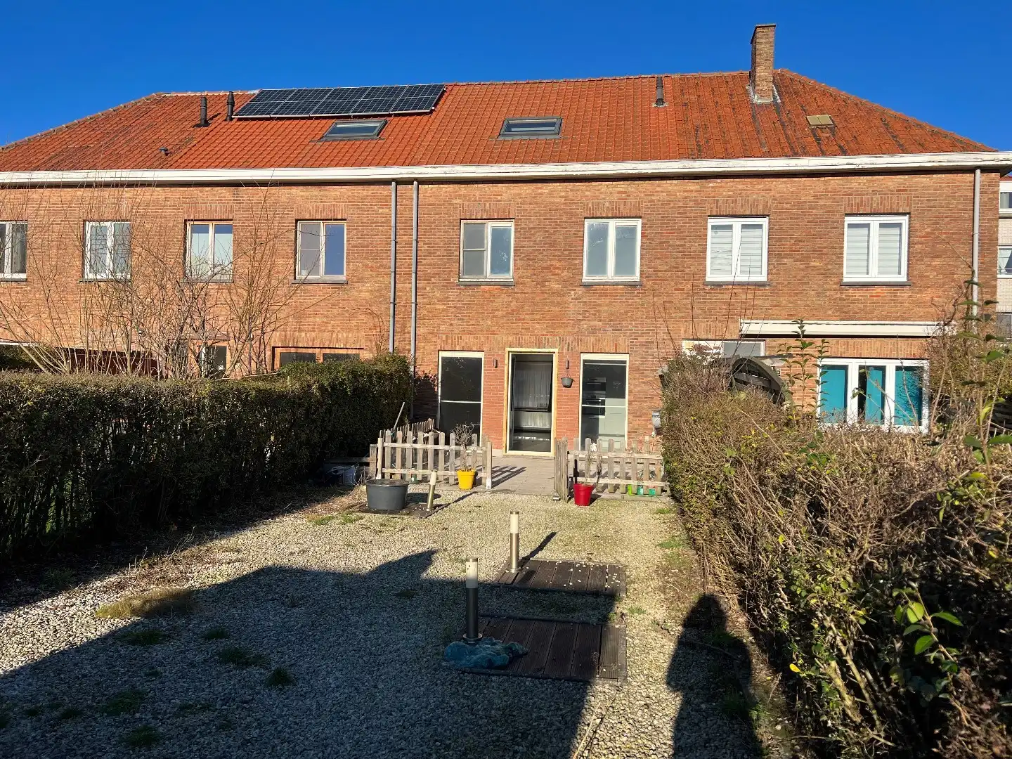 Vernieuwde rijwoning te huur in hartje Westerkwartier te Oostende! foto {{pictureIndex}}