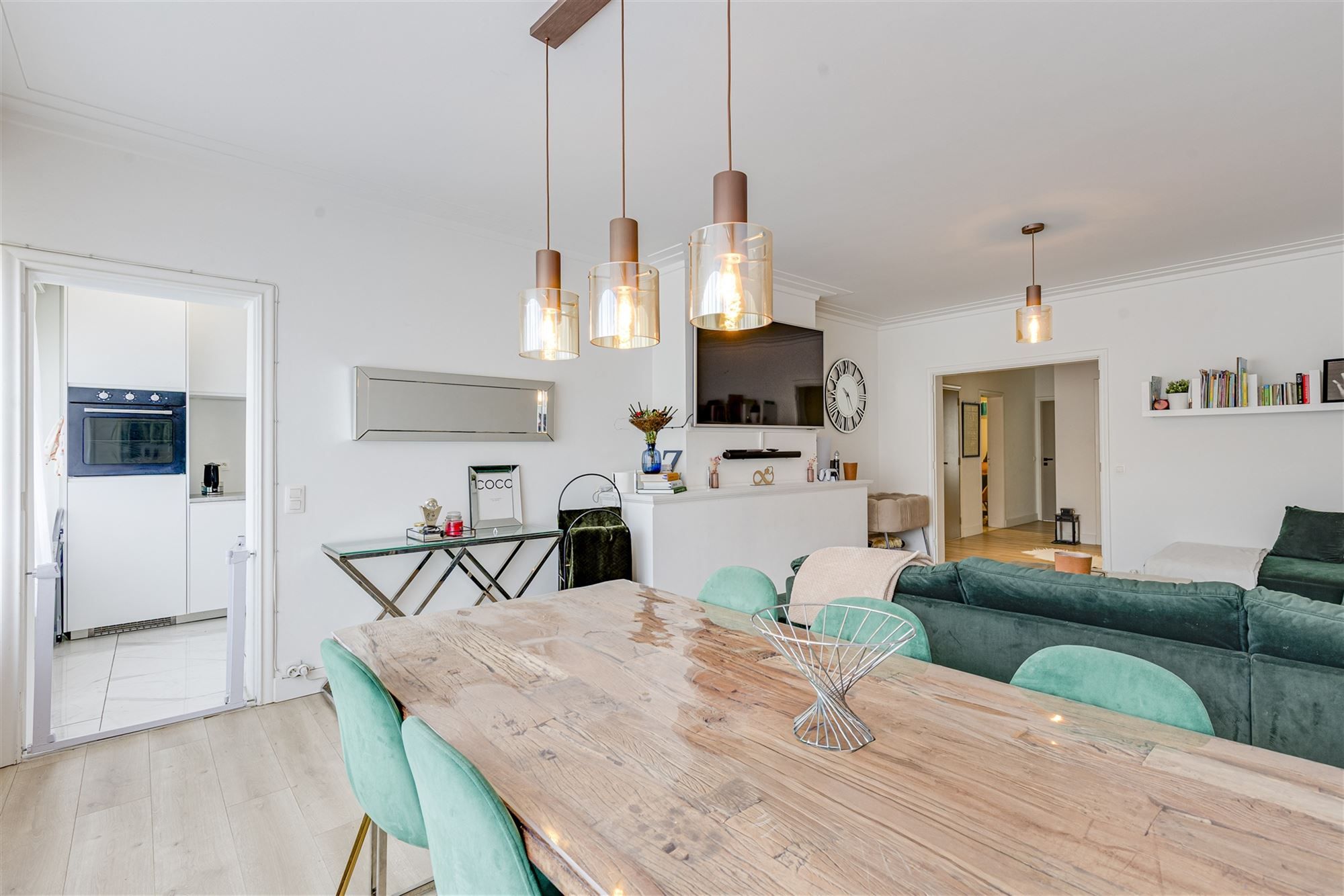 Ruim appartement met 3 slpk en garagebox te Wilrijk foto 4