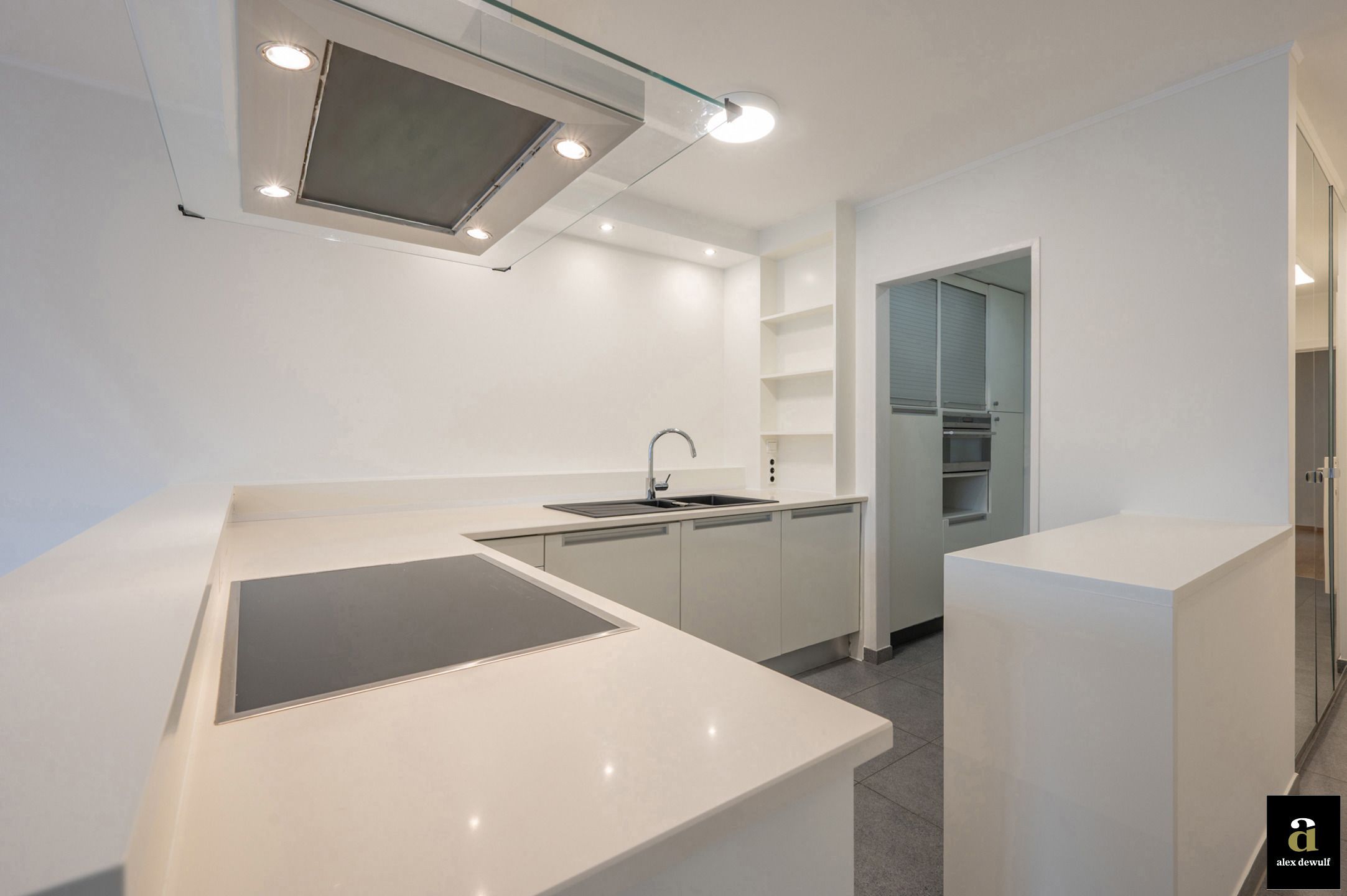 Ruim 2-slaapkamerappartement met westgericht terras foto 6