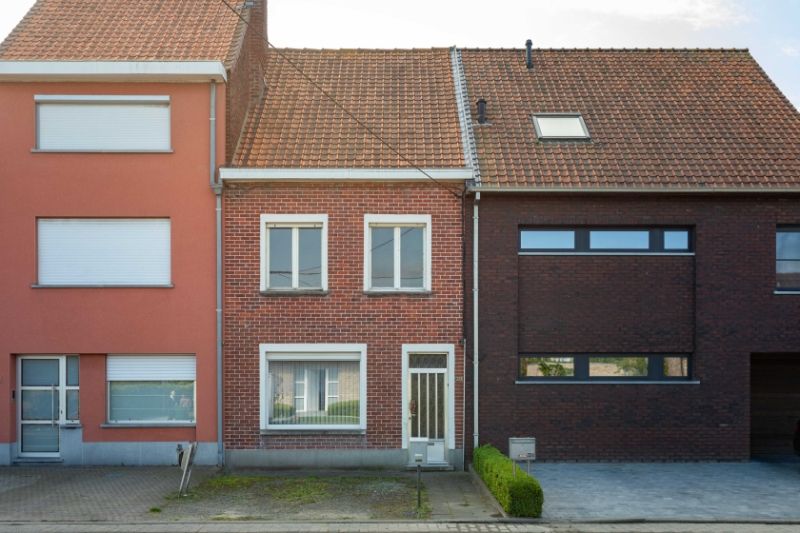 Roeselare nabij de Tassche, te renoveren woning op een opp van 325 m², 2 slaapkamers en zolder met mogelijkheden. foto 1