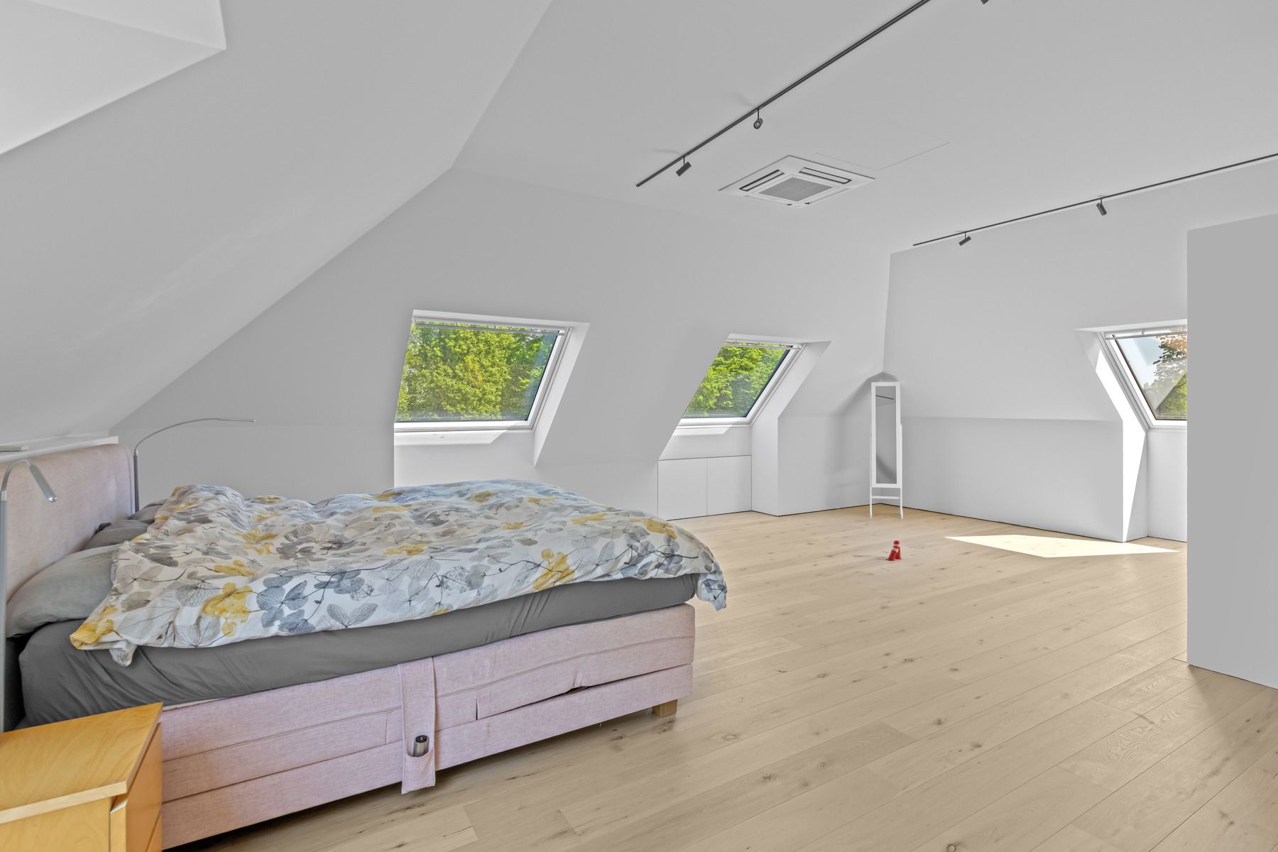 Zeer ruime, ideaal gelegen woning met praktijkruimte. foto 13