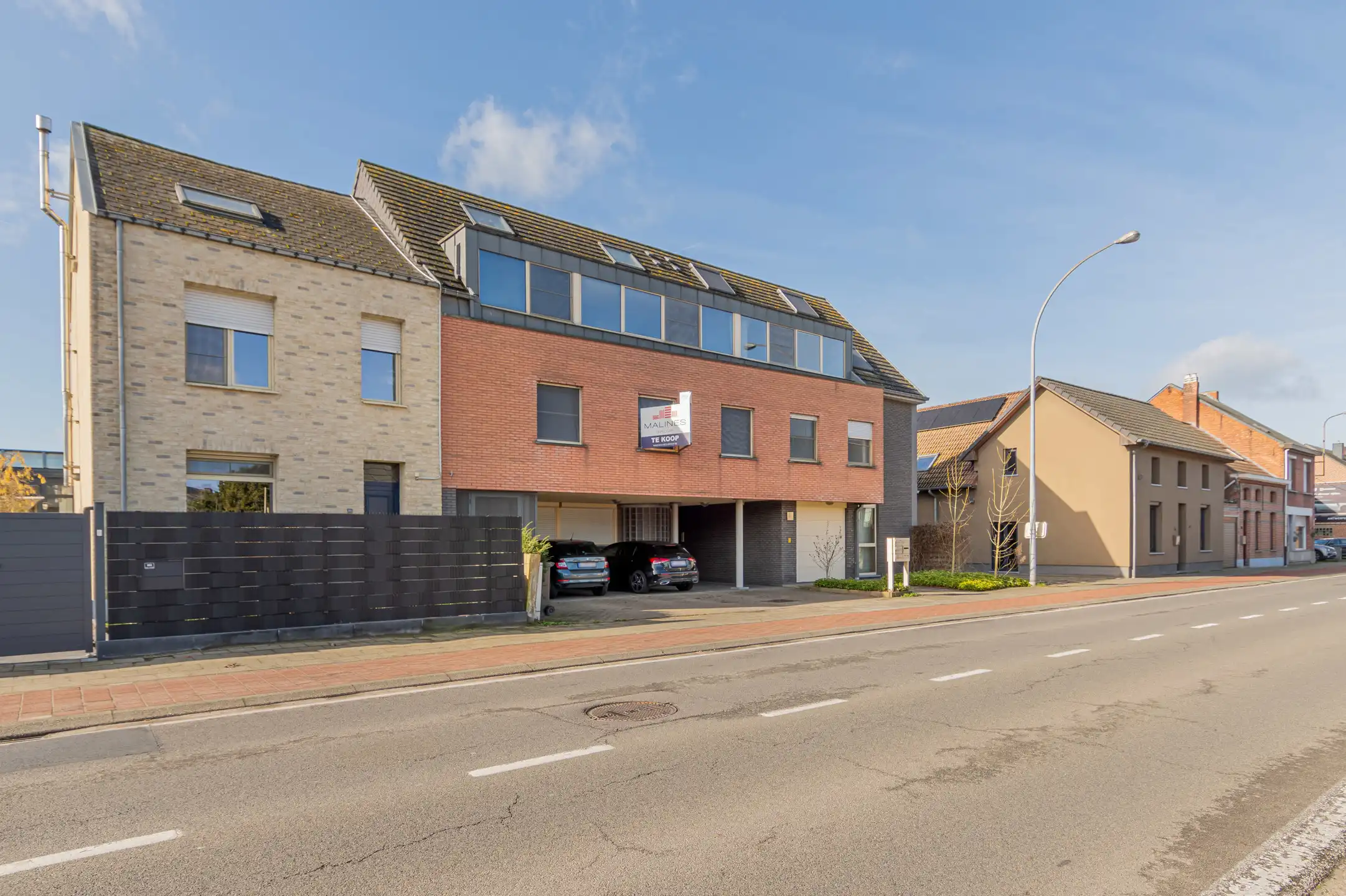 Ruim instapklaar 3 slaapkamer appartement met groot terras foto 17