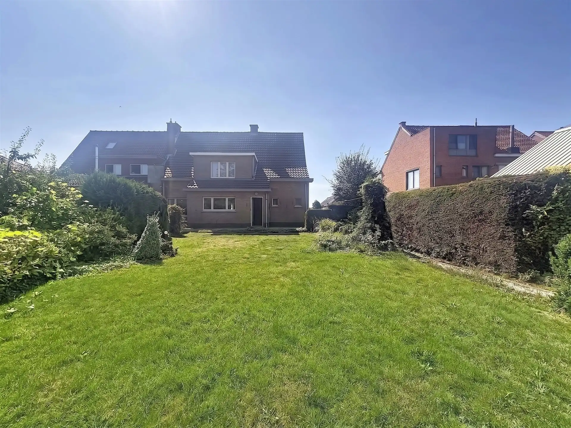 Ruime halfopen bebouwing op perceel van 602m² foto 2