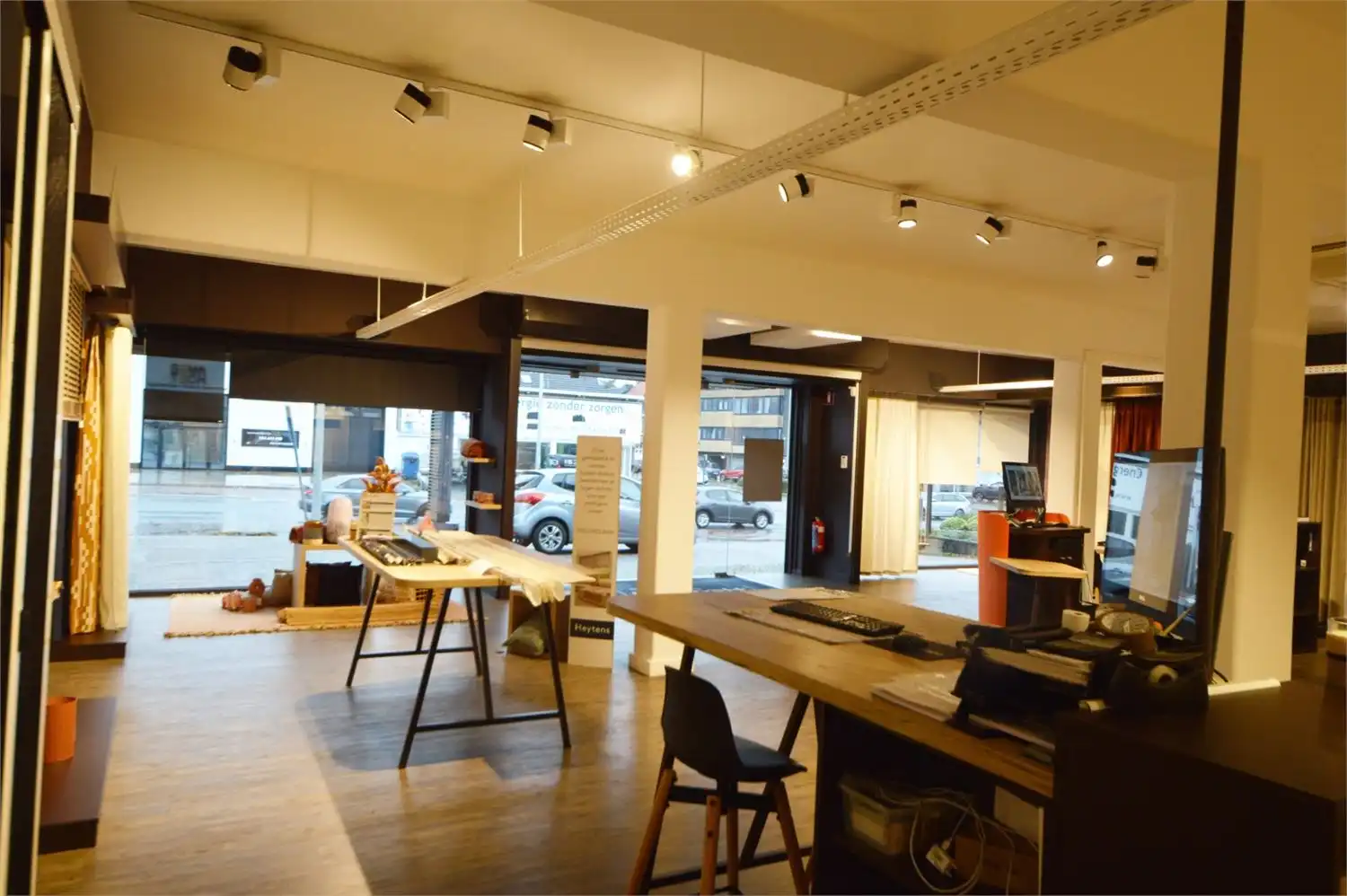 TOP GELEGEN BAANWINKEL MET PARKING NAAST IXINA EN TORFS, nabij BURGER KING & MC DONALDS foto 9