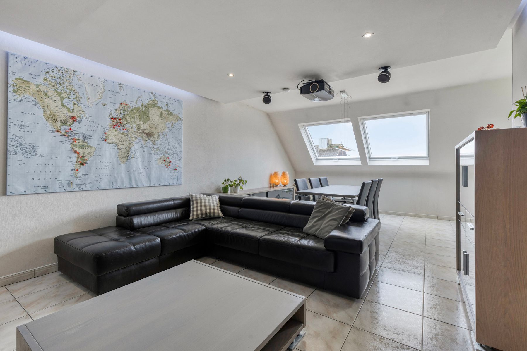 Ruim appartement met 3 slaapkamers! foto 4