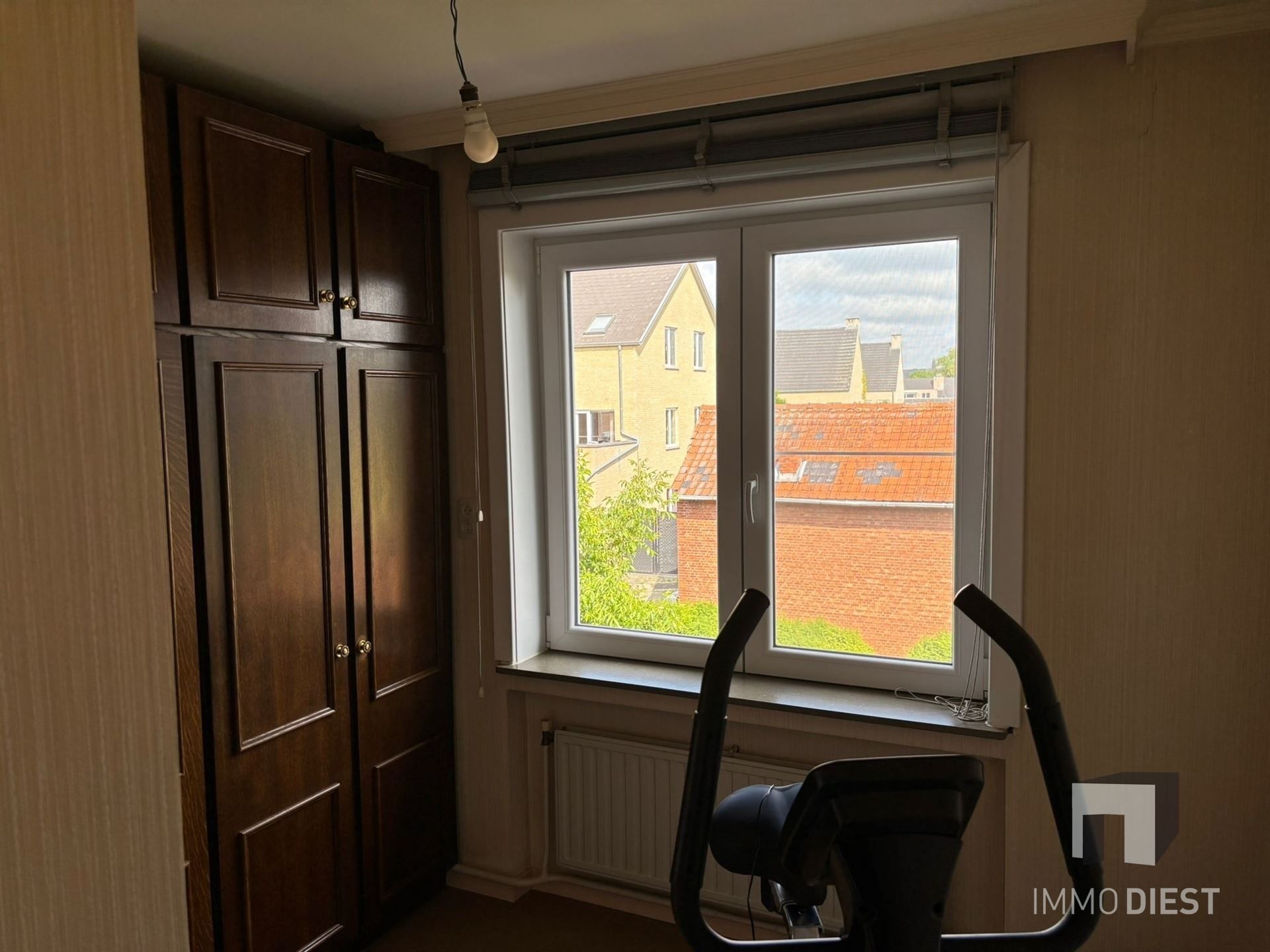 Goed gelegen woning met 3 slaapkamers, garage en tuin foto 12